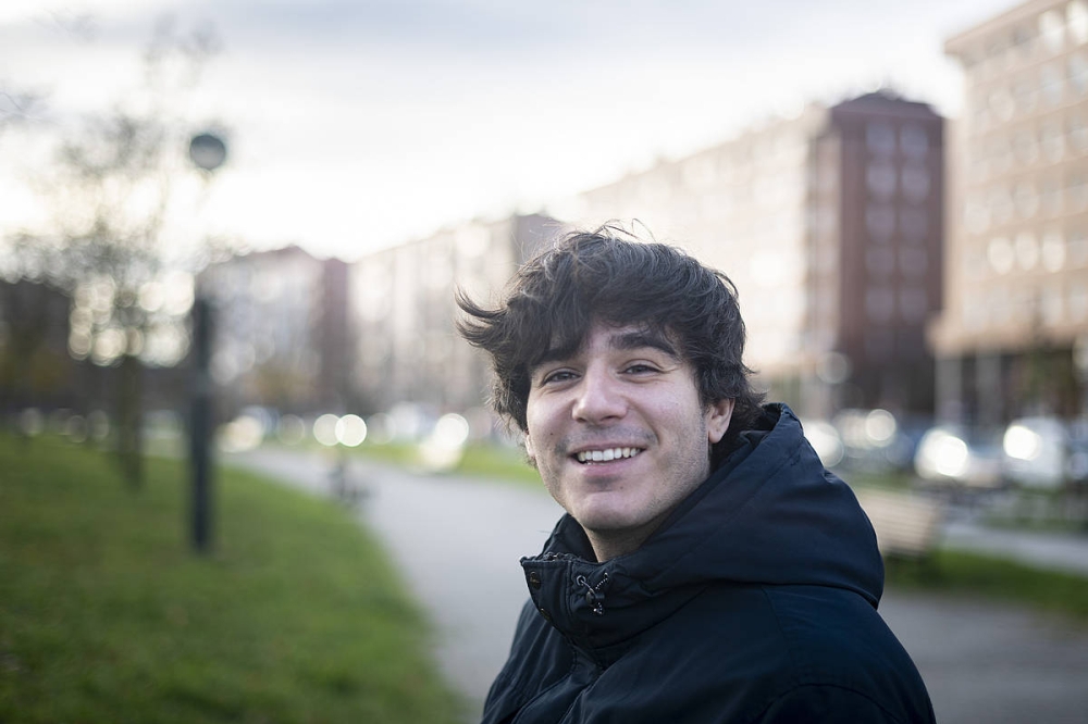 Mikel Lopez, Gasteizko Lakua auzoan. JAIZKI FONTANEDA / FOKU Mikel Lopez, Gasteizko Lakua auzoan. JAIZKI FONTANEDA / FOKU