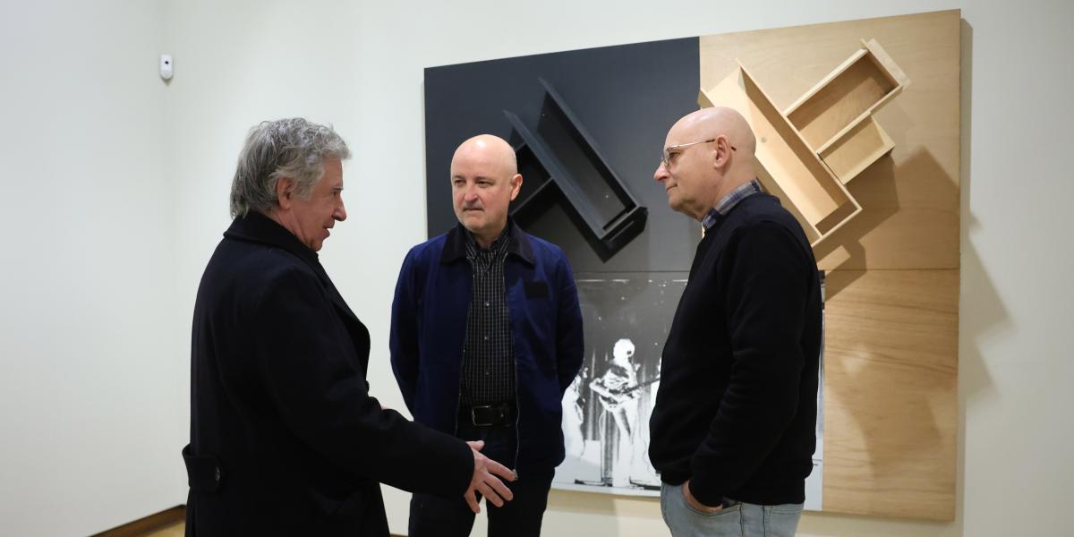 Dario Urzai, Pello Irazu eta Txomin Badiola erakusketaren aurkezpenean Michel Mejuto galerian, Bilbon. OSKAR MATXIN EDESA / FOKU