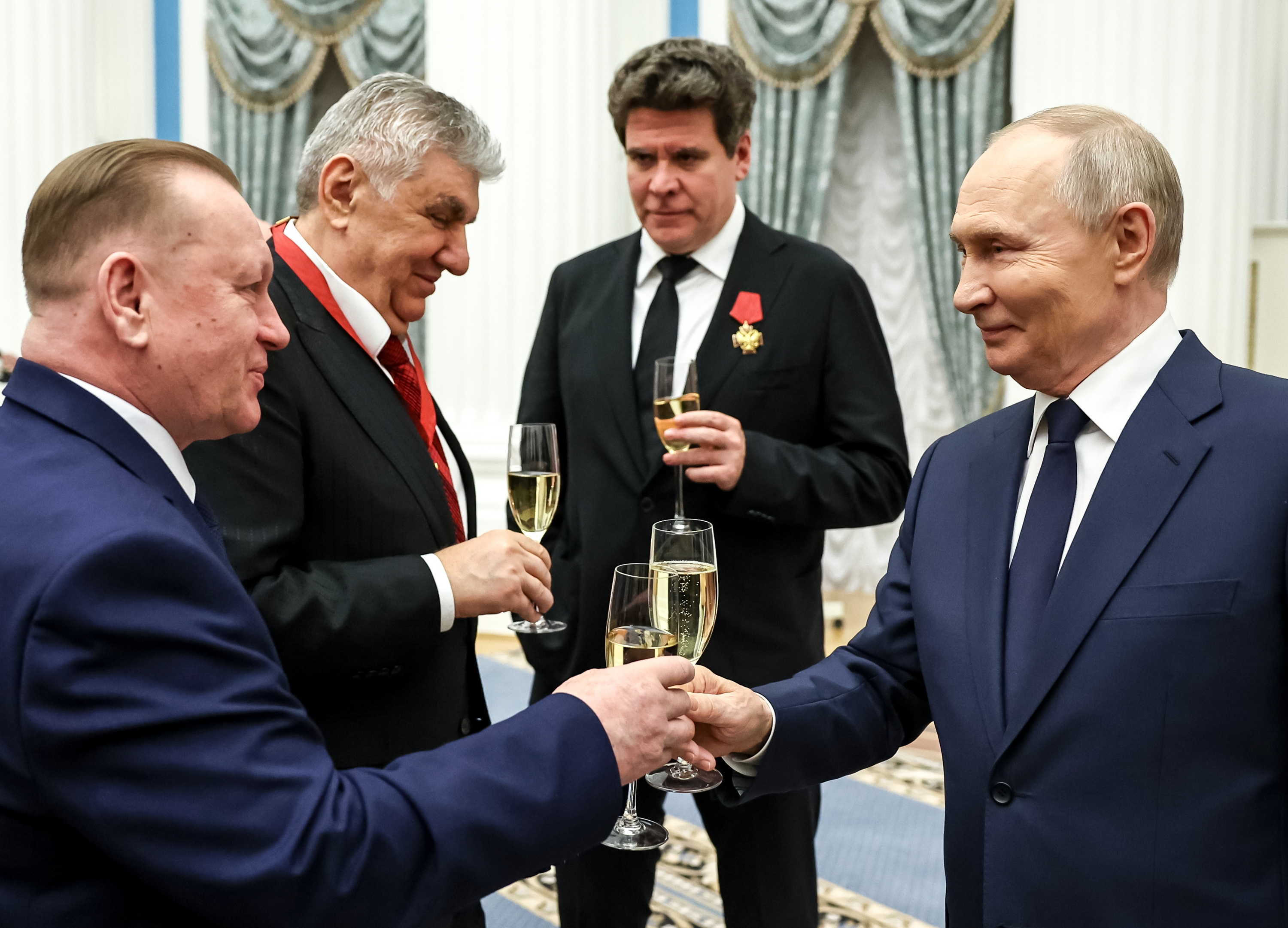 Vladimir Putin Errusiako presidentea sariketa batean Kremlinen, Gabon gauean. ALEKSANDER KAZAKOV / EFE