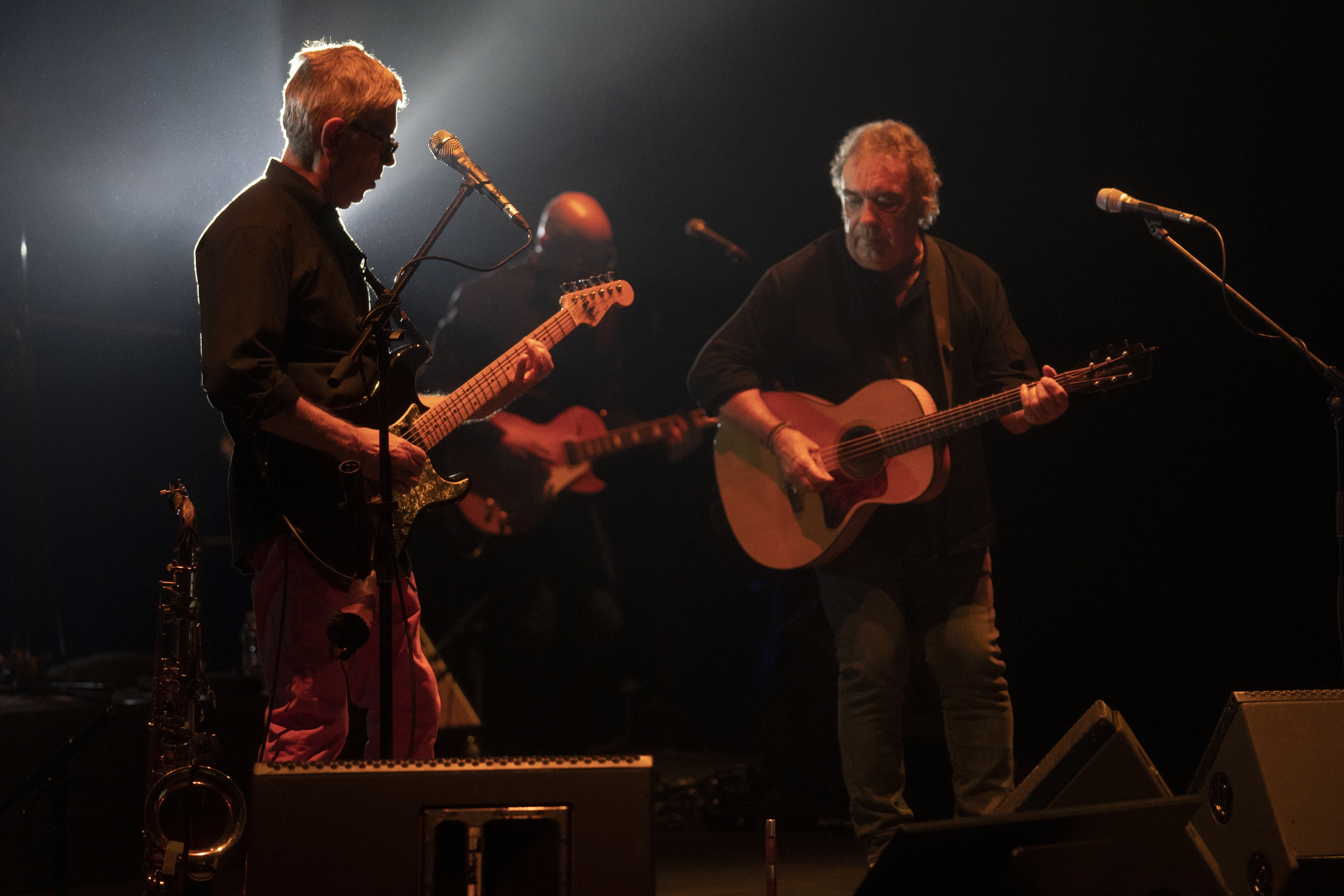 Mixel Ducau eta Anje Duhalde Errobi taldeko kideak, Adarra saria jasotzeko ekitaldiaren osteko kontzertuan, iaz. GORKA RUBIO / FOKU