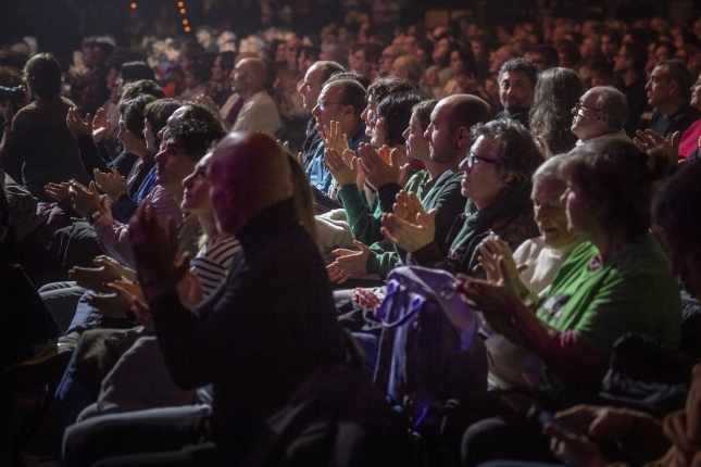 Herritarrak, txalo egiten. JAIZKI FONTANEDA / FOKU