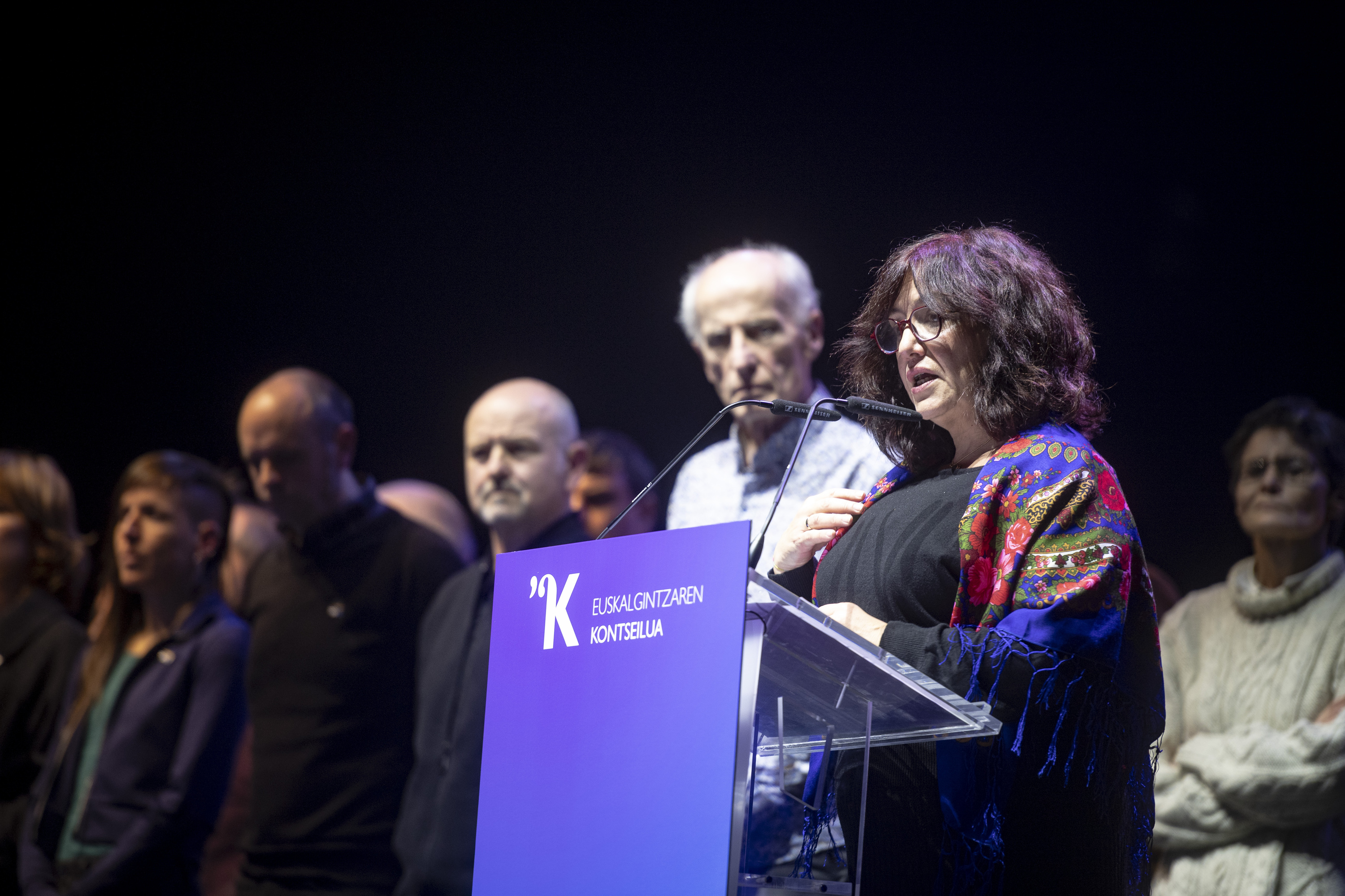 Euskalgintzako ordezkariak batu dira oholtzan.