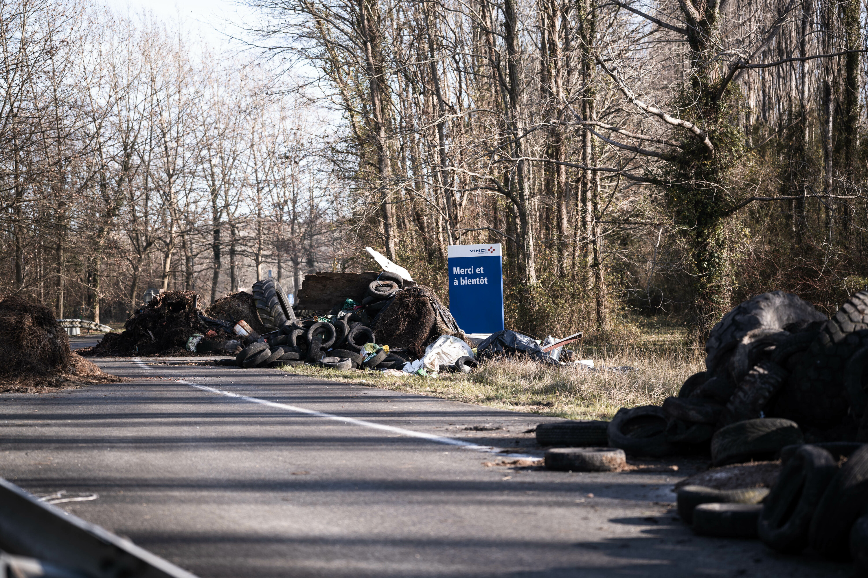 A64 autobidera Ahurtitik sartzeko bidea, blokeatze garaian. NAHIA GARAT