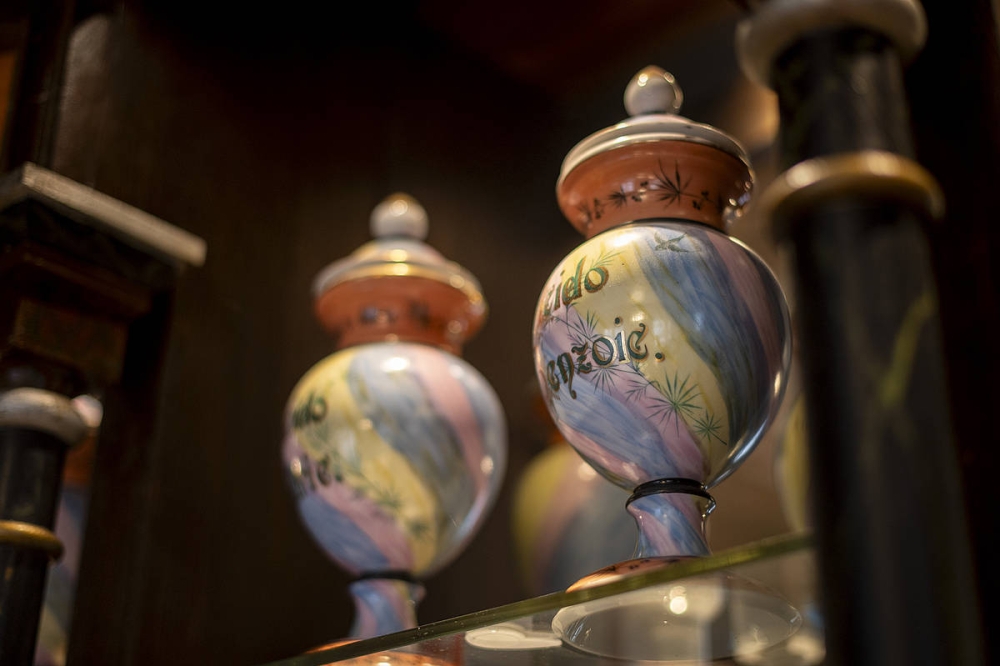 Zurezko edukiontzi zaharrak. JAIZKI FONTANEDA / FOKU