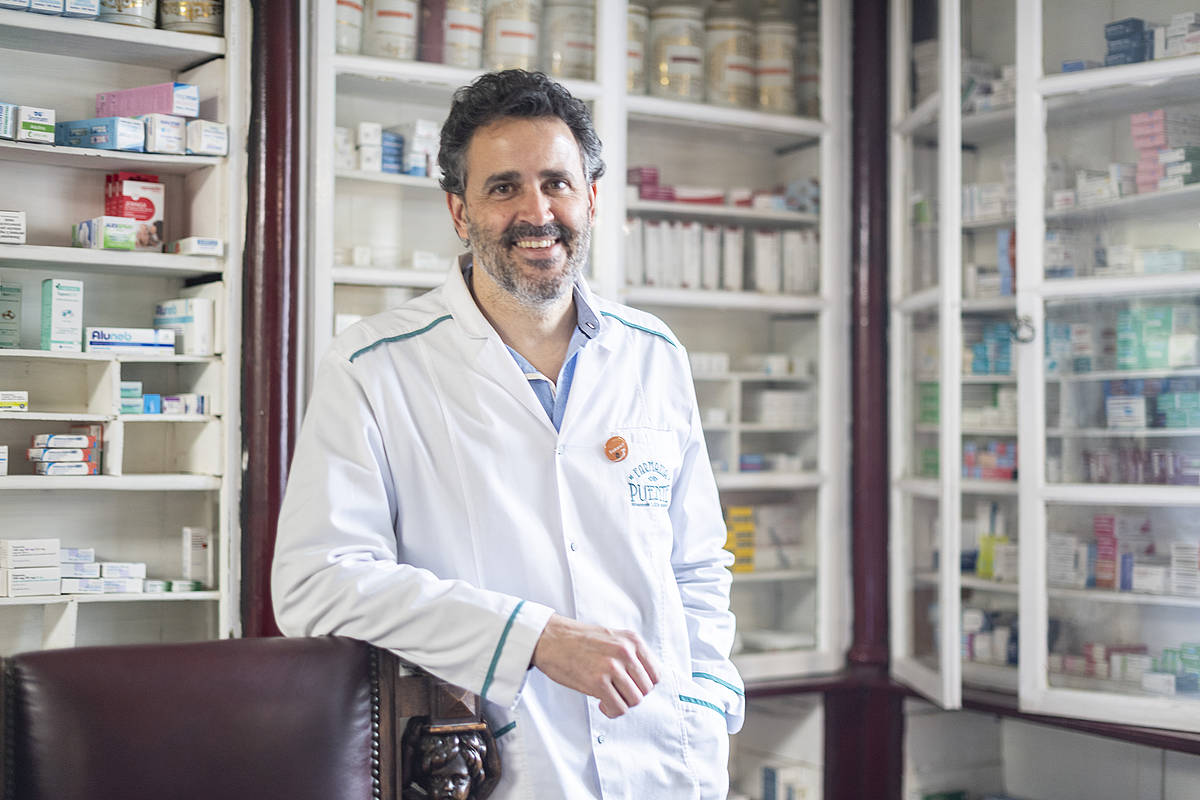 Iñigo Puente, farmaziako egungo jabea. JAIZKI FONTANEDA / FOKU