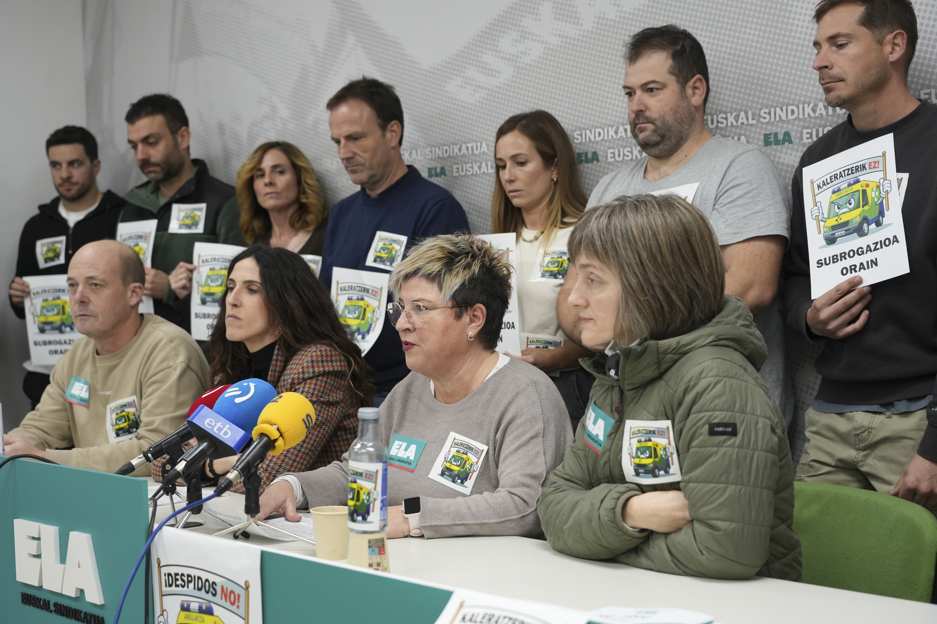 Gipuzkoako anbulantzietako langileak, prentsaurrekoan. JAGOBA MANTEROLA / FOKU