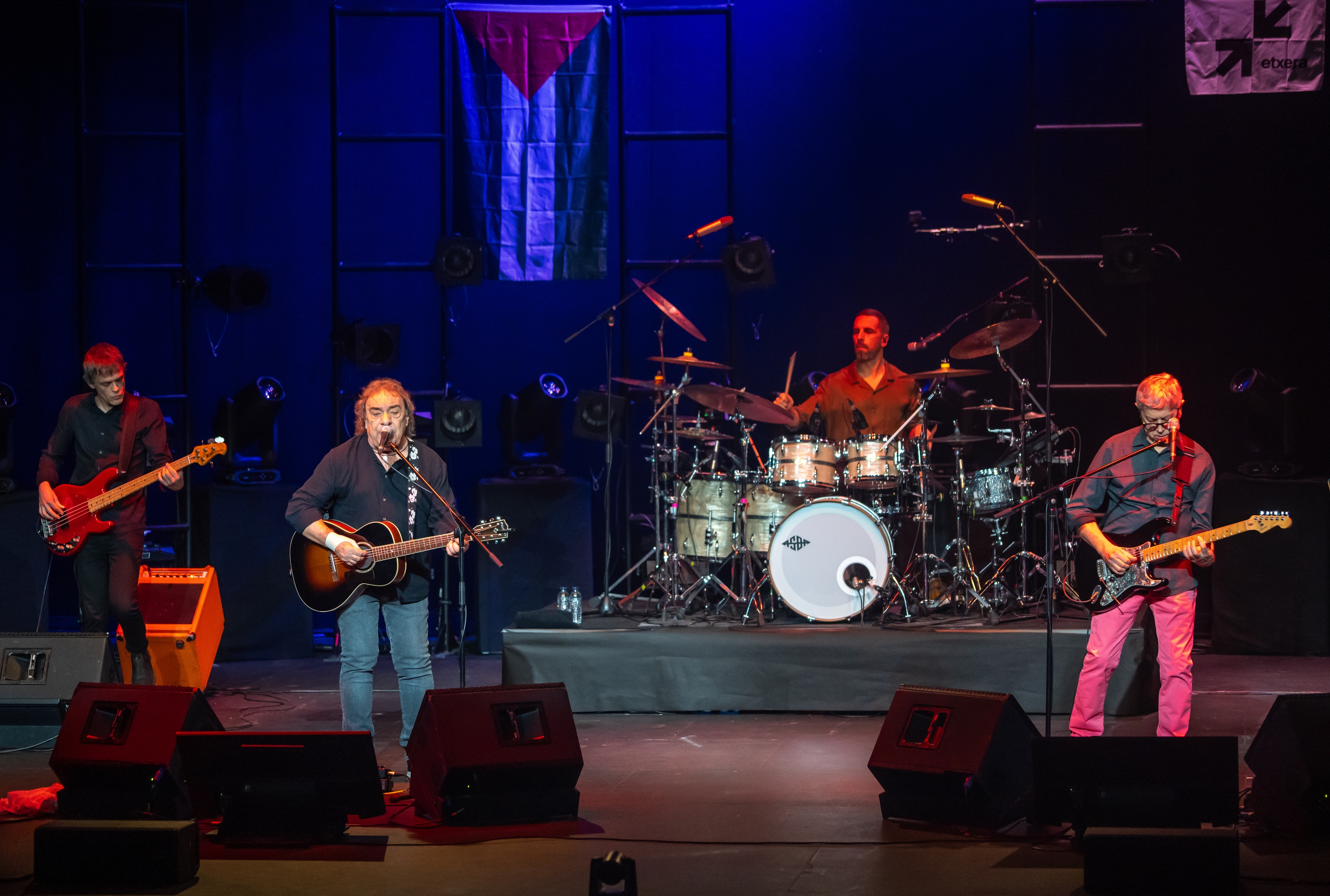 Anje Duhalde eta Michel Ducau, atzo, Donostiako Viktoria Eugenia antzokian. ANDONI CANELLADA / FOKU