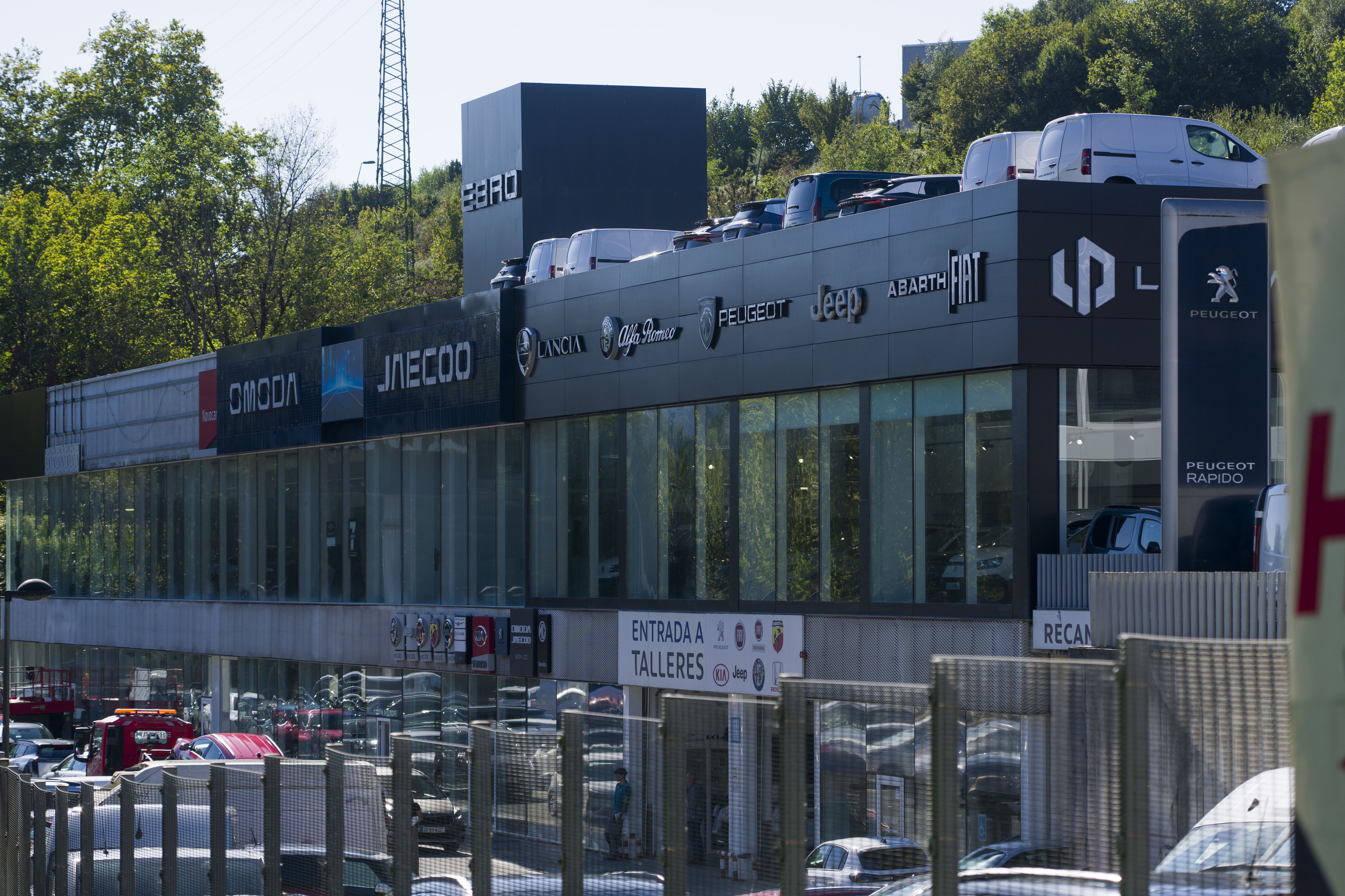 Auto saltokiak, Oiartzungo Lintzirin industrialdean. JON URBE / FOKU