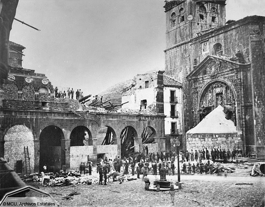 Hernaniko udaletxea, karlisten lehergailuek eztanda egin ostean, 1875. urtean. BERRIA