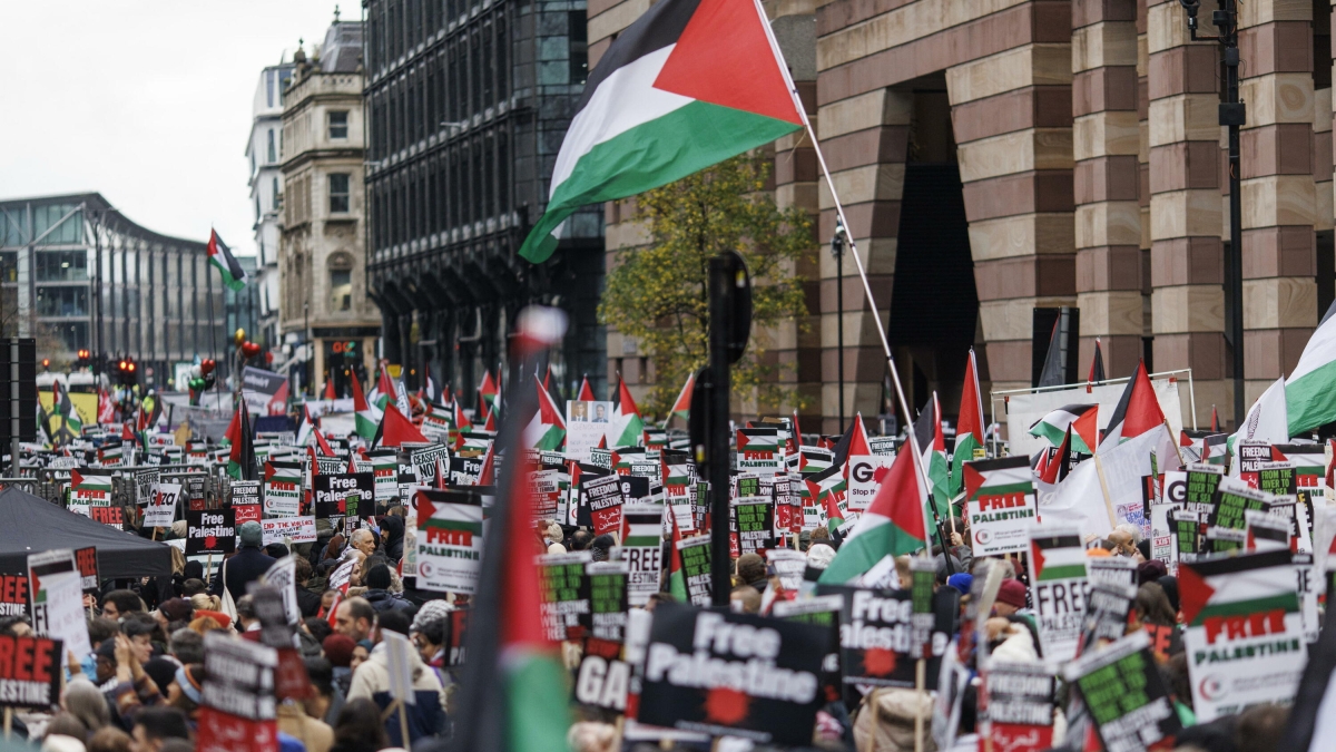 Erresuma Batuan preso dituzten Palestine Action taldeko lau kide «oso ...
