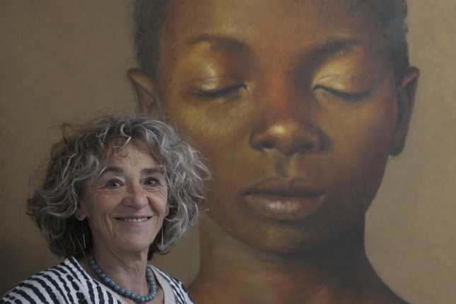 Orbegozo, berak margotutako erretratu baten aurrean. JAGOBA MANTEROLA / FOKU Orbegozo, berak margotutako erretratu baten aurrean. JAGOBA MANTEROLA / FOKU