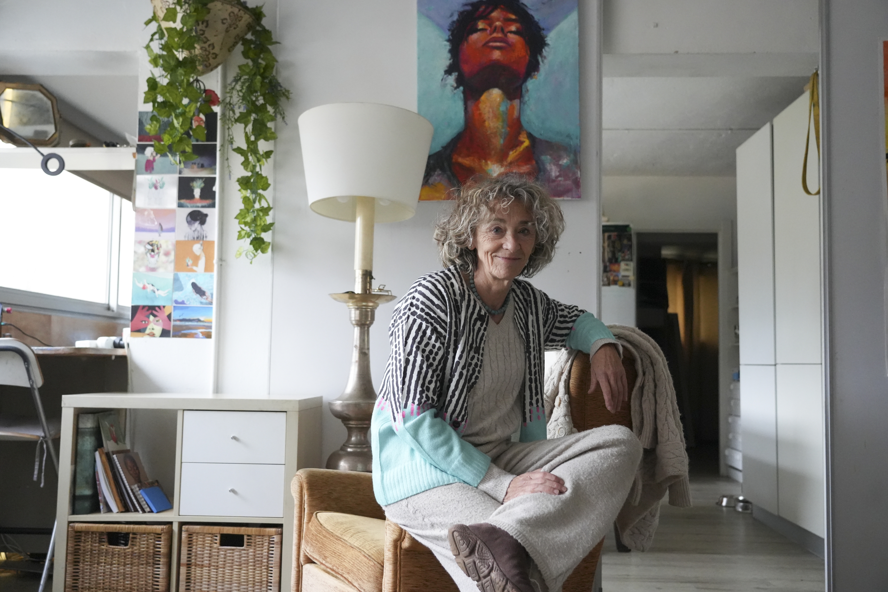 Arantxa Orbegozo 'Txitxi', Tolosako bere etxebizitzako tailerrean. JAGOBA MANTEROLA / FOKU