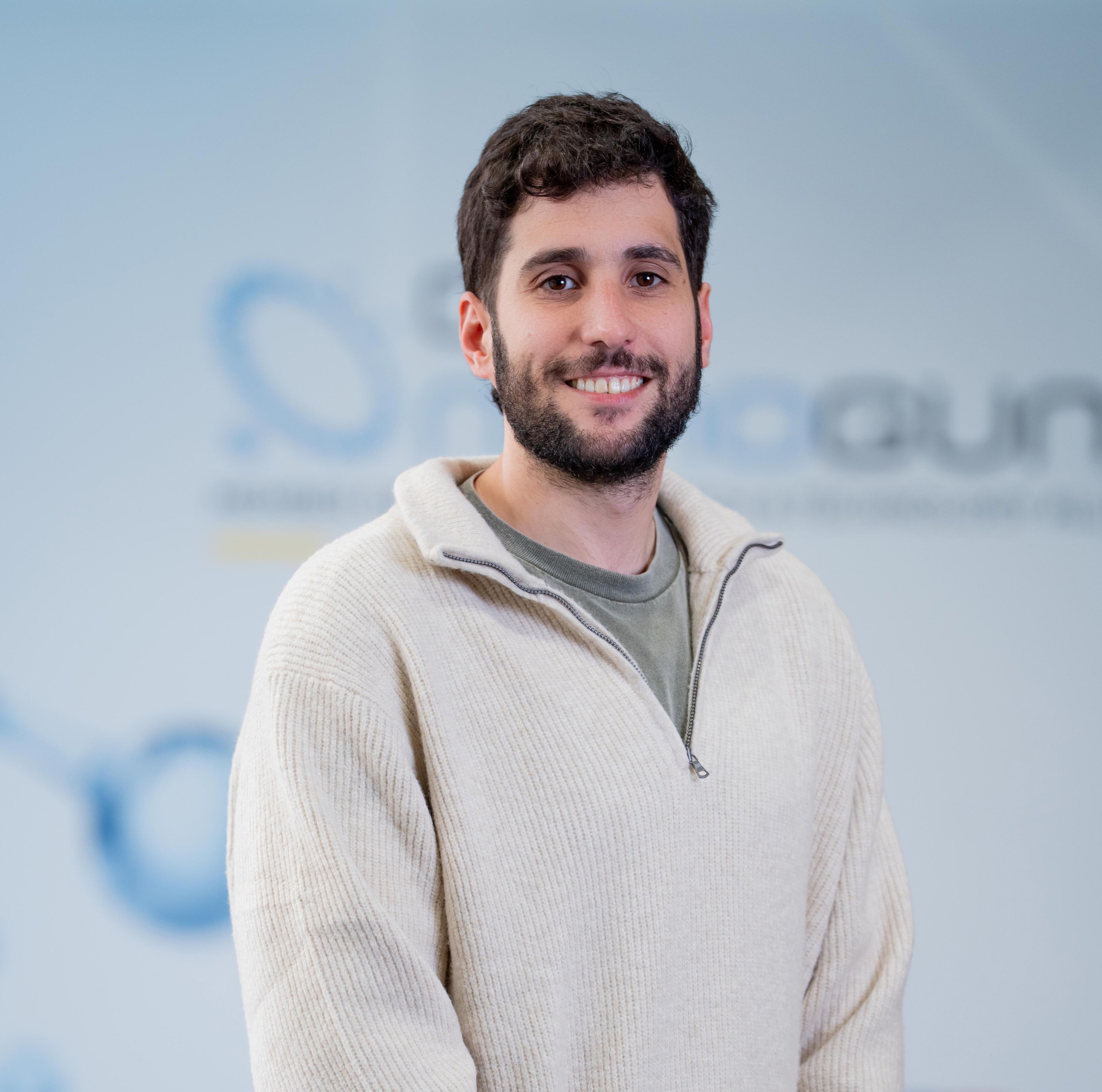 Javier Plou, Nanoguneko ikerlaria. NANOGUNE