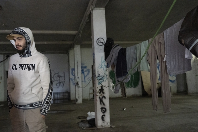 Migratzaile bat Jaso ikastola zaharrean, artxiboko irudi batean. JAGOBA MANTEROLA / FOKU