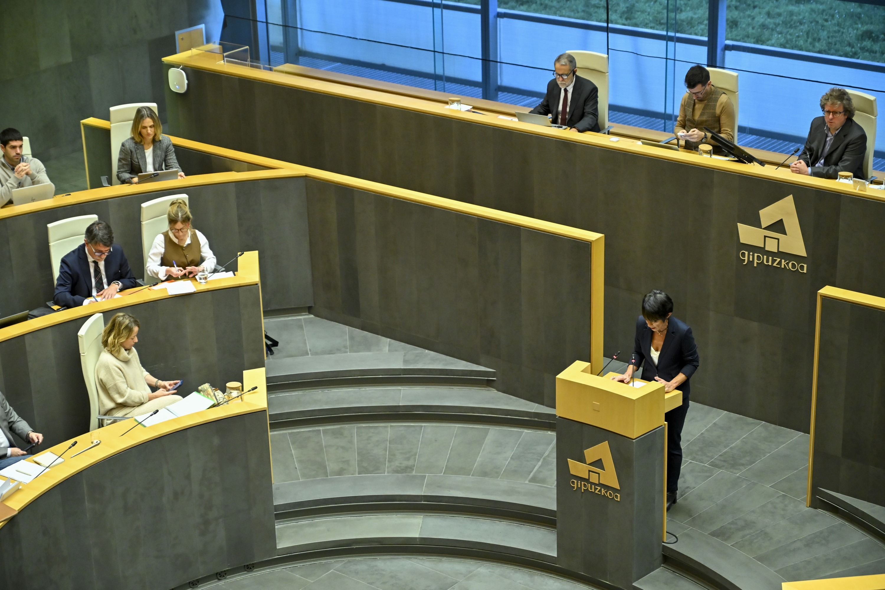 Maddalen Iriarte, 2024ko abenduan, Gipuzkoako Batzar Nagusietan, 2025eko aurrekontuen gaineko eztabaidan. GORKA RUBIO / FOKU