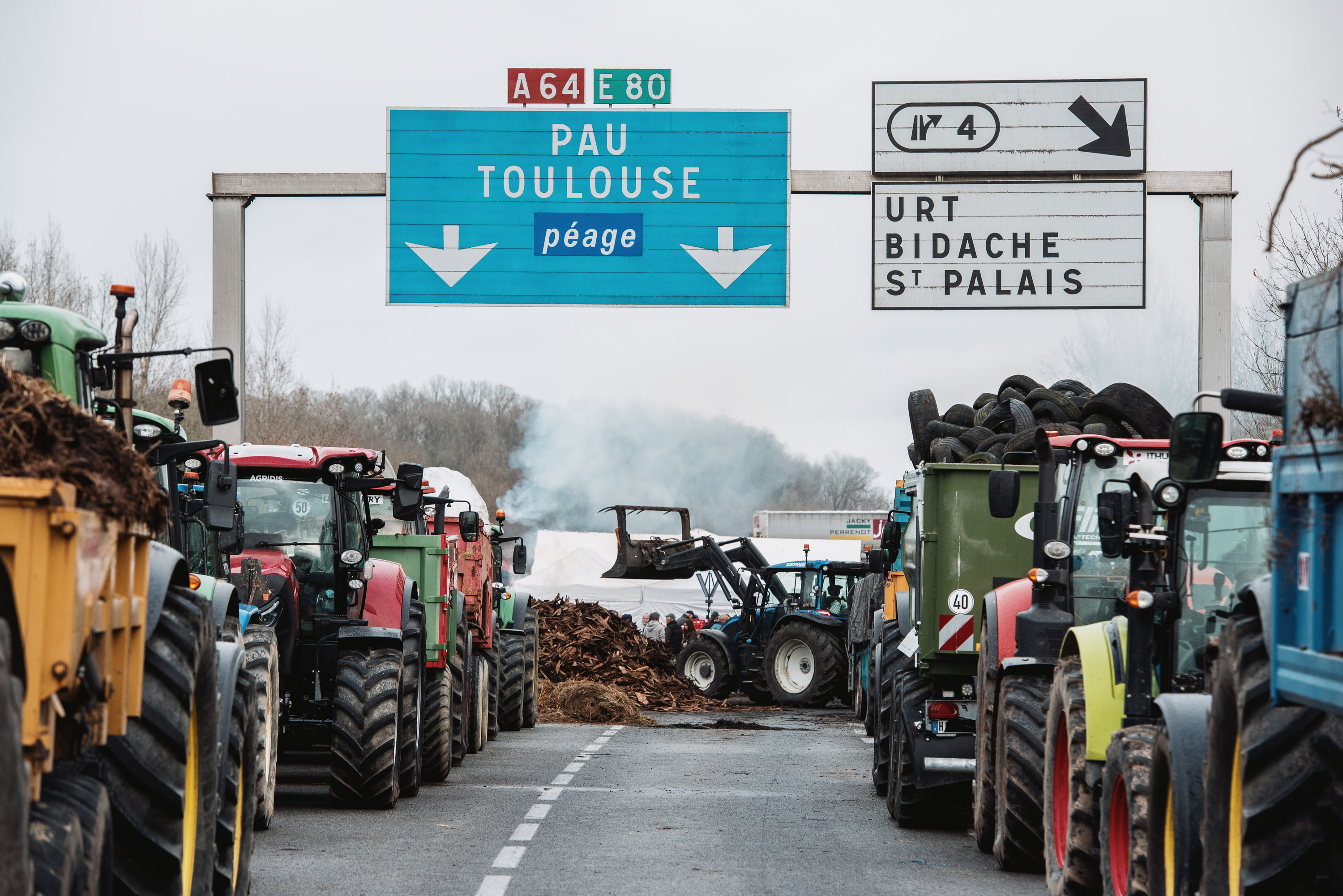 Laborariek abenduan A64 autobidean antolatutako blokeatzea. GUILLAUME FAUVEAU