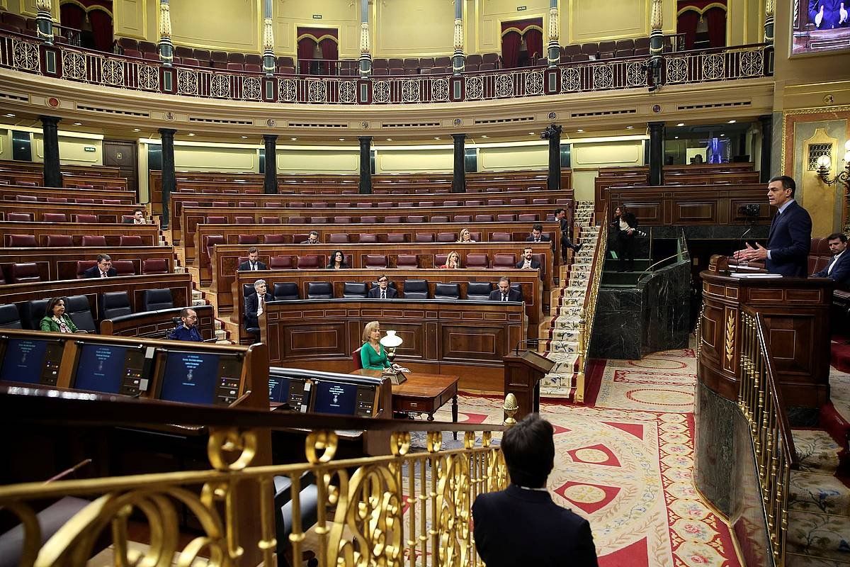 Espainiako Kongresua, ia hutsik, Pedro Sanchez hizketan ari den bitartean. MARISCAL / EFE