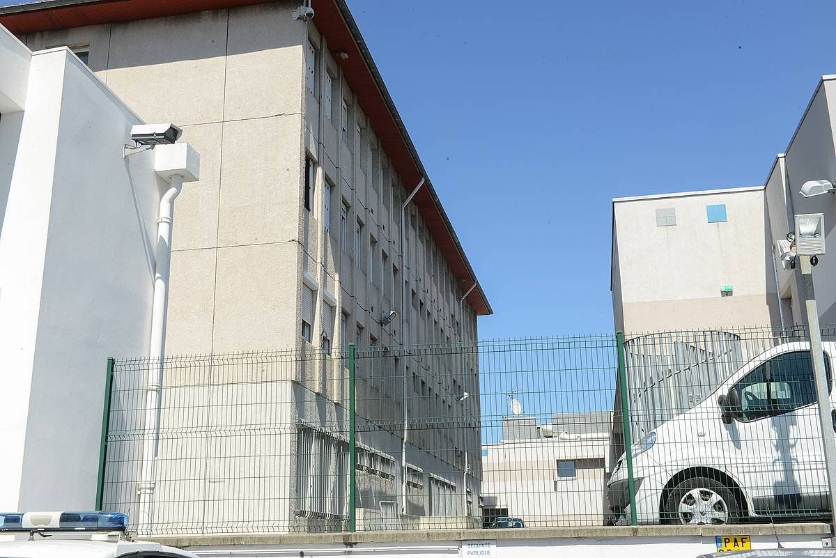 Hendaiako atxikitze zentroa. ISABELLE MIQUELESTORENA