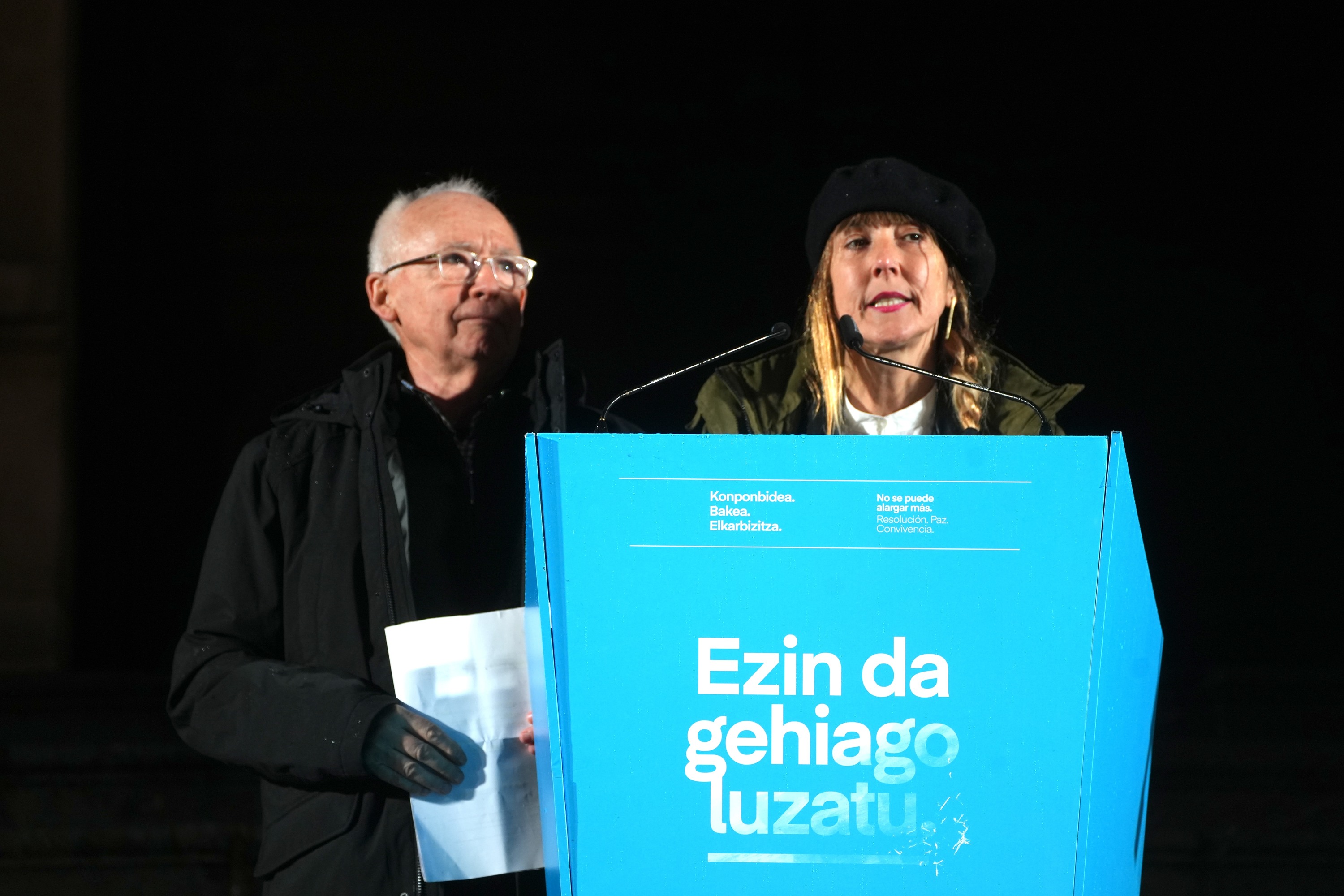 Joseba Azkarraga eta Bego Atxa, atzo, Bilbon. JON URBE / FOKU
