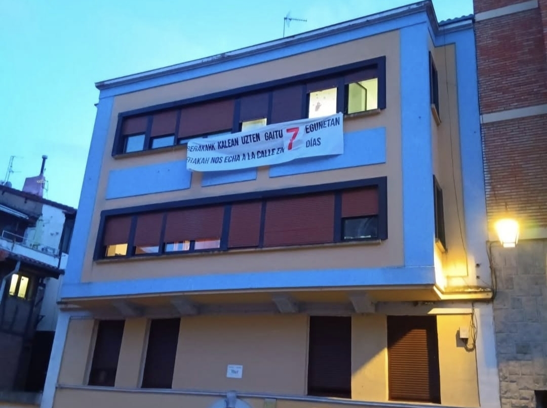 Etxegabetuko duten San Markos kantoiko eraikina, duela astebete. AUZOAN BIZI