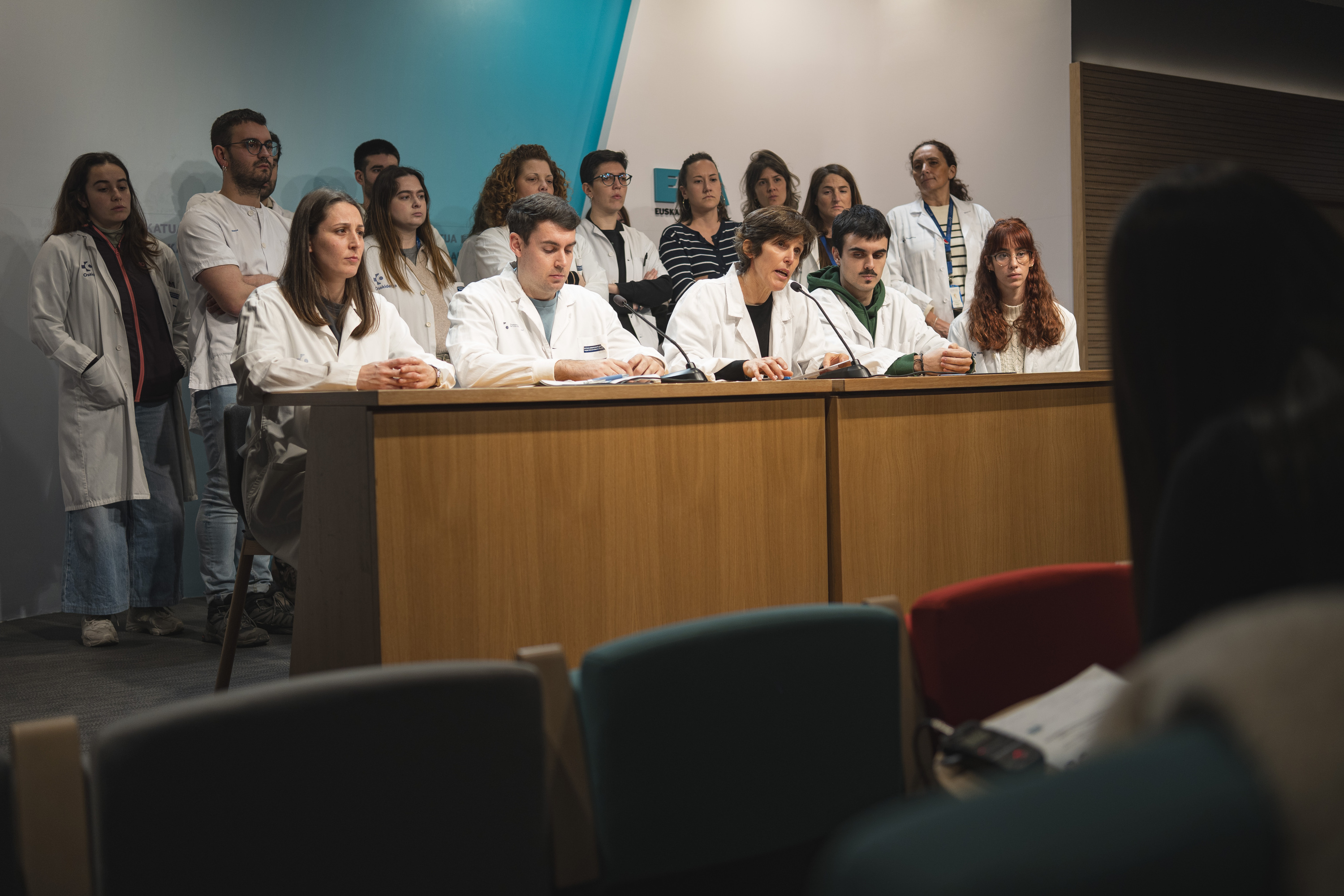 Ikerketa biomedikoko hiru institutuetako langileak, gaur, Bilbon egindako agerraldian. ARITZ LOIOLA / FOKU