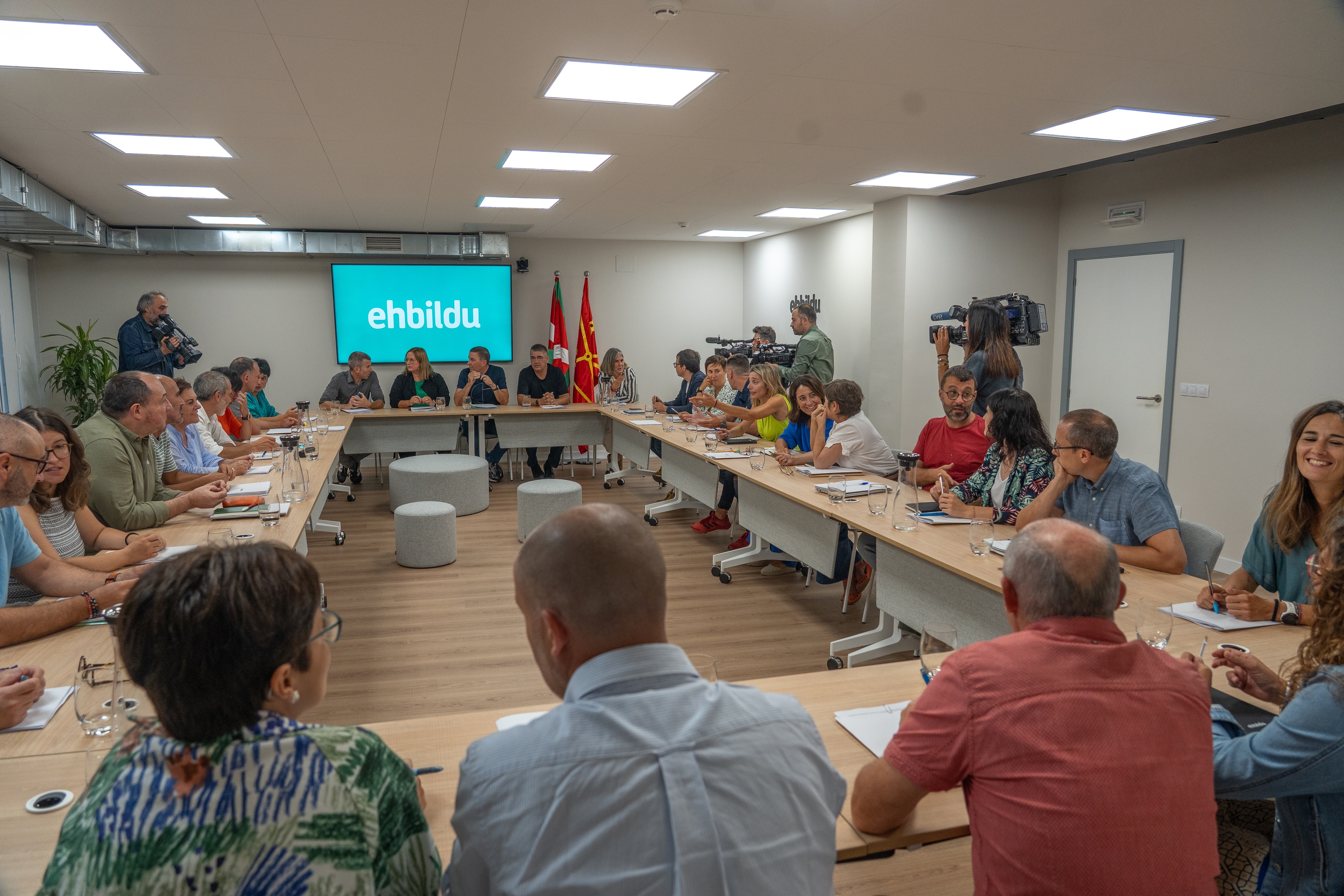 EH Bilduren mahai politiko baten bilera. ANDONI CANELLADA / FOKU