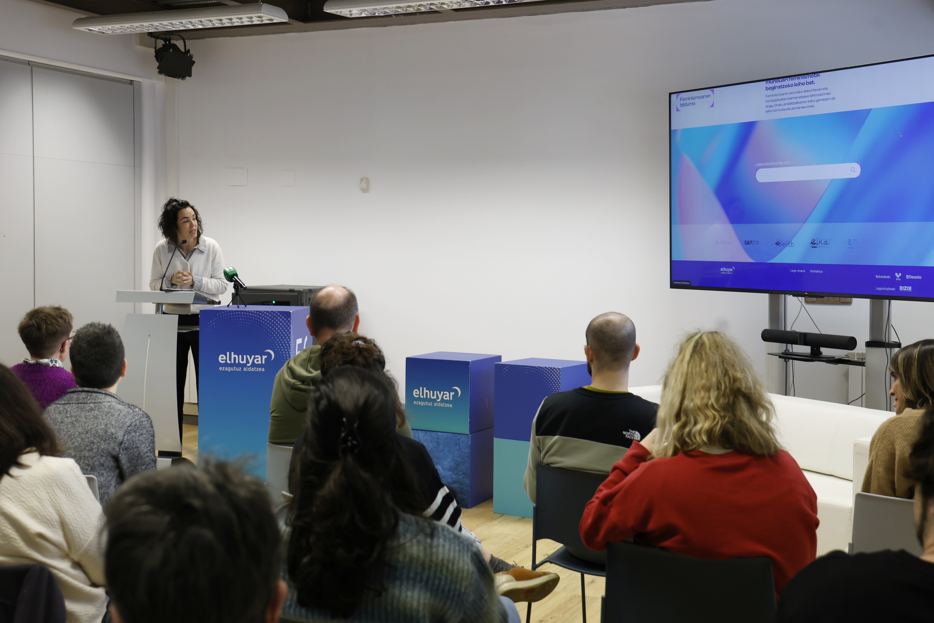 Itziar Cortes Etxabe, 'Leiho morea' webgunea aurkezten. MAIALEN ANDRES / FOKU