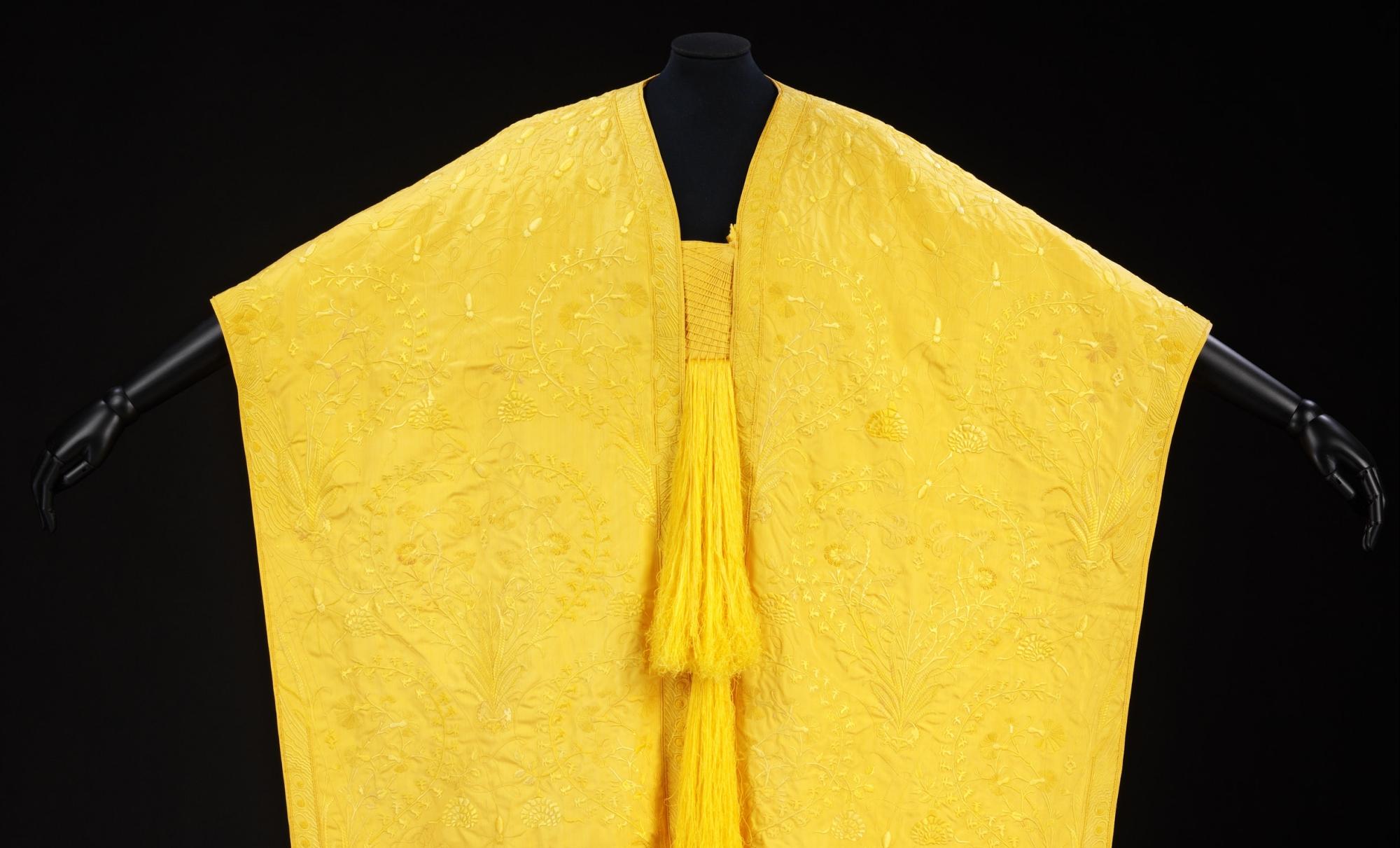 Armiarmen zetarekin egindako jantzi bat, 2012an. VICTORIA AND ALBERT MUSEUM