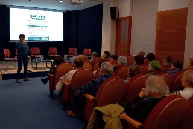 Hil Arte Bizi jardunaldien lehenengo saioa, 2025eko abenduaren 3an. HIL ARTE BIZI