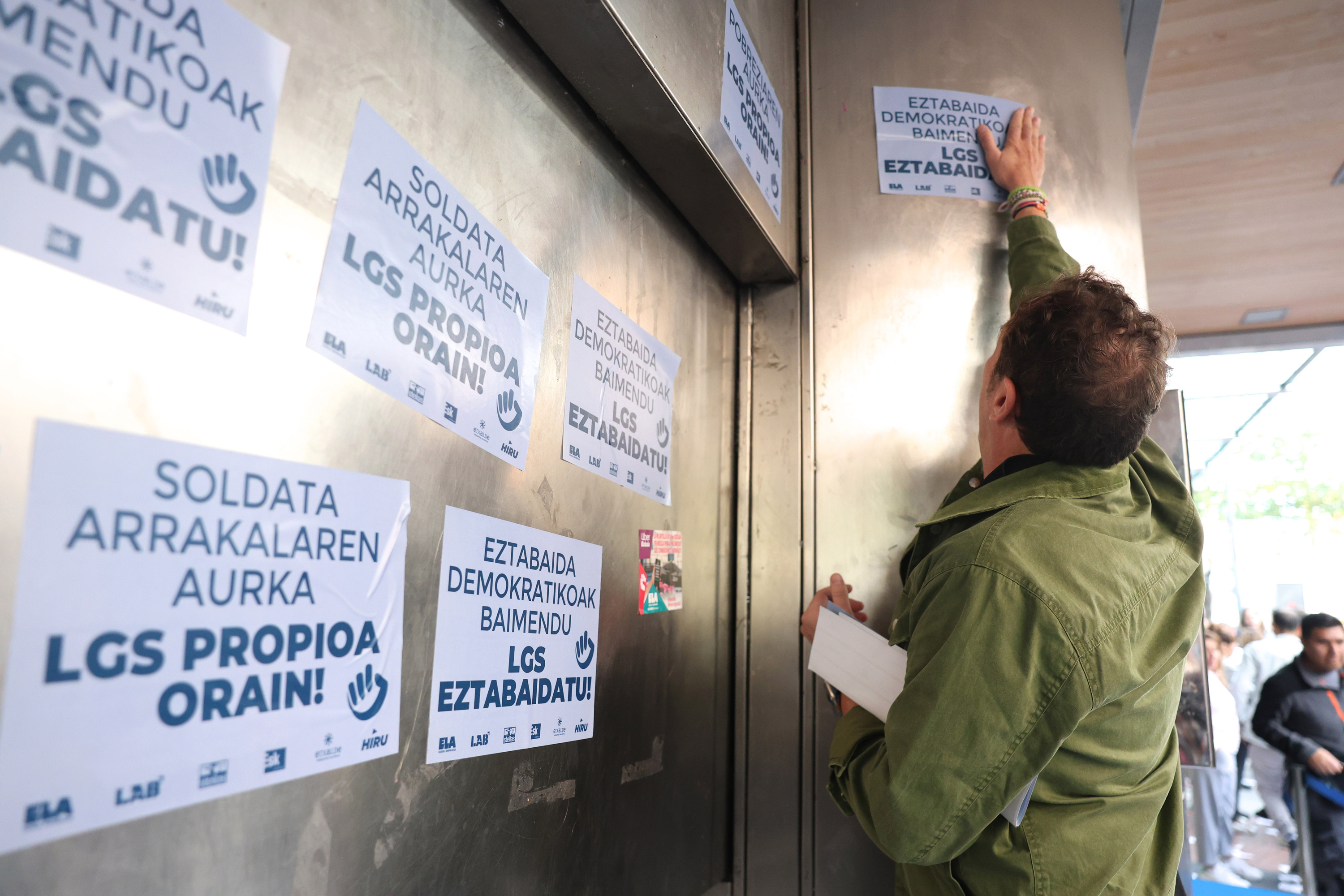 Gutxieneko soldata propioaren alde abenduan Bilbon eginIko mobilizaioa. OSKAR MATXIN EDESA / FOKU