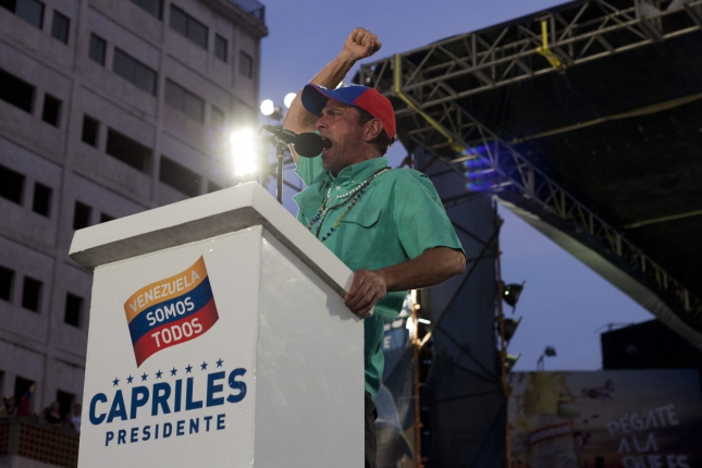 Henrique Capriles, 2013an, presidentetzarako hauteskundeen aurreko mitin batean.BORIS VERGARA /EFE
