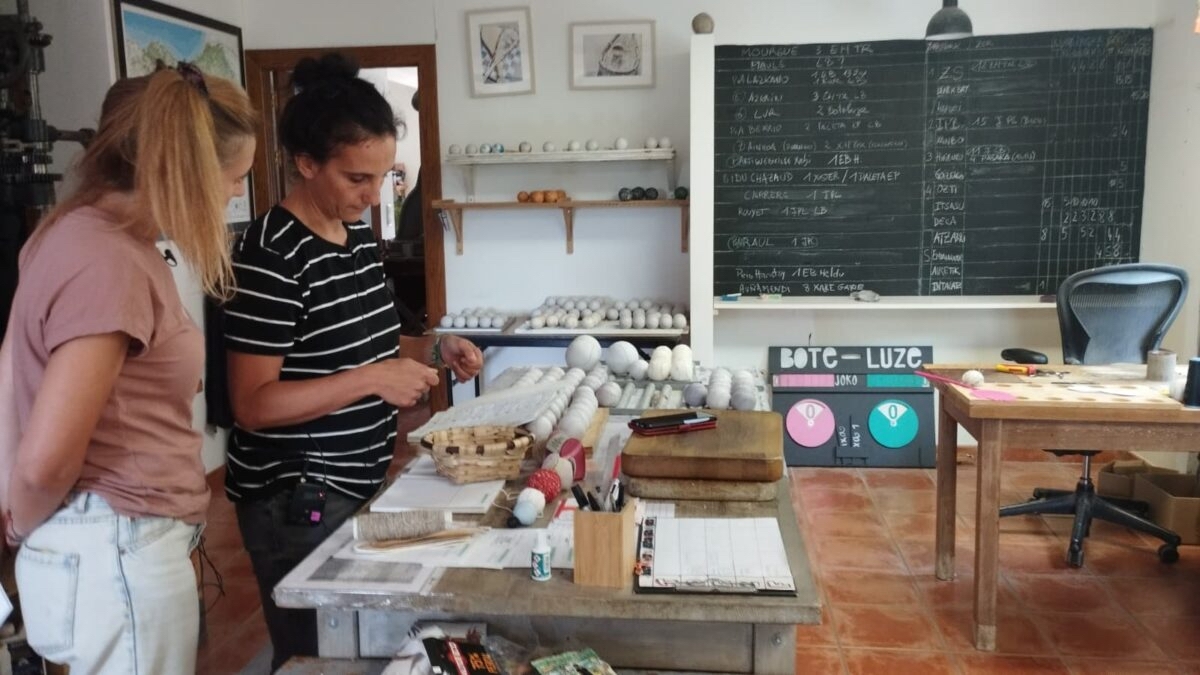 'Pikutara Darwin' podcastaren grabaketa bat. OLATUKOOP