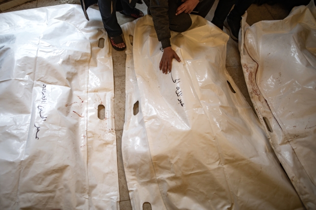 Israelen erasoetan hildako gazatarren gorpuak, iragan astean, Khan Yunisen. HAITHAM IMAD / EFE