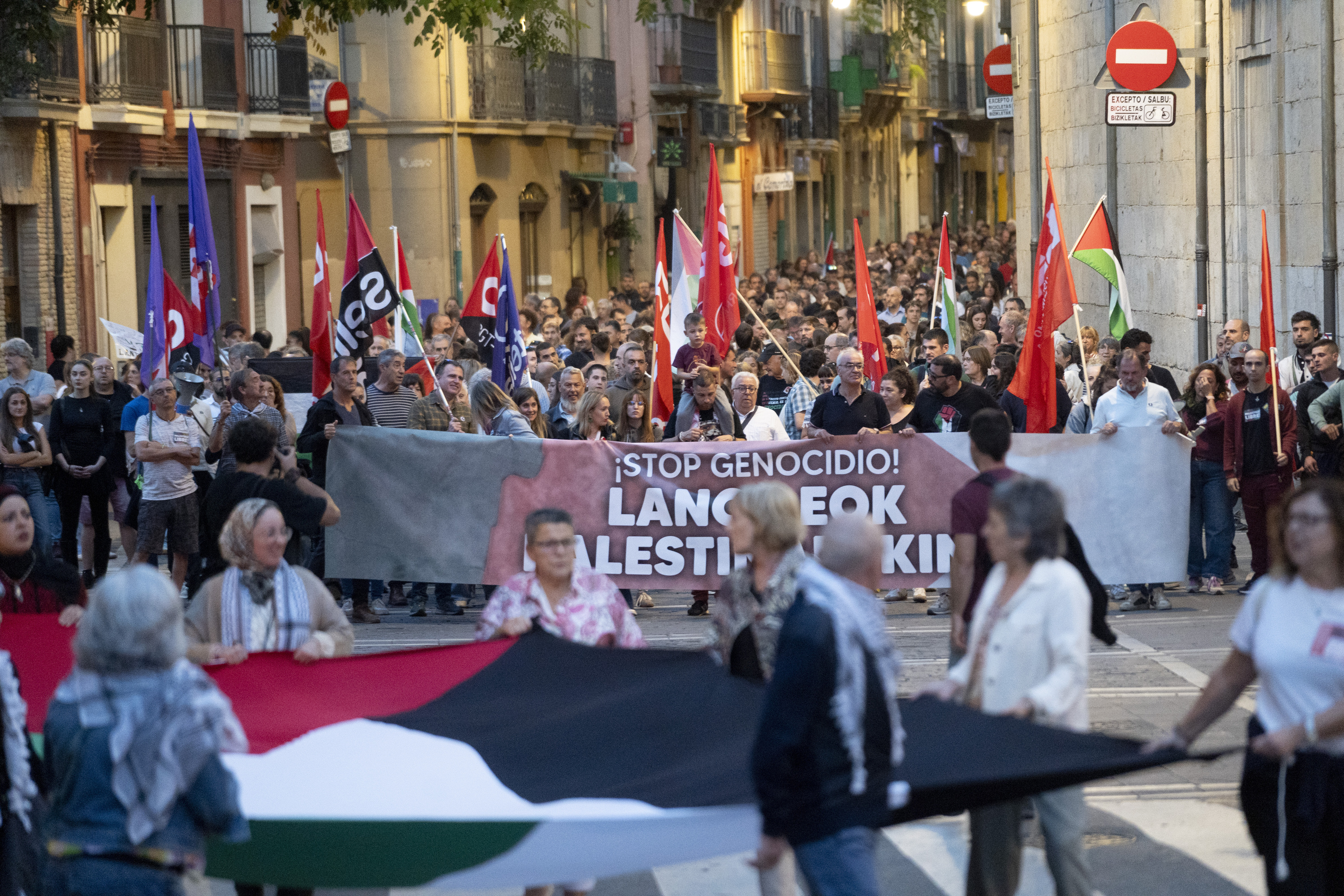 Palestinaren aldeko manifestazioa Iruñean, 2025eko urriaren 15ean, lanuztearen egunean. IÑIGO URIZ / FOKU