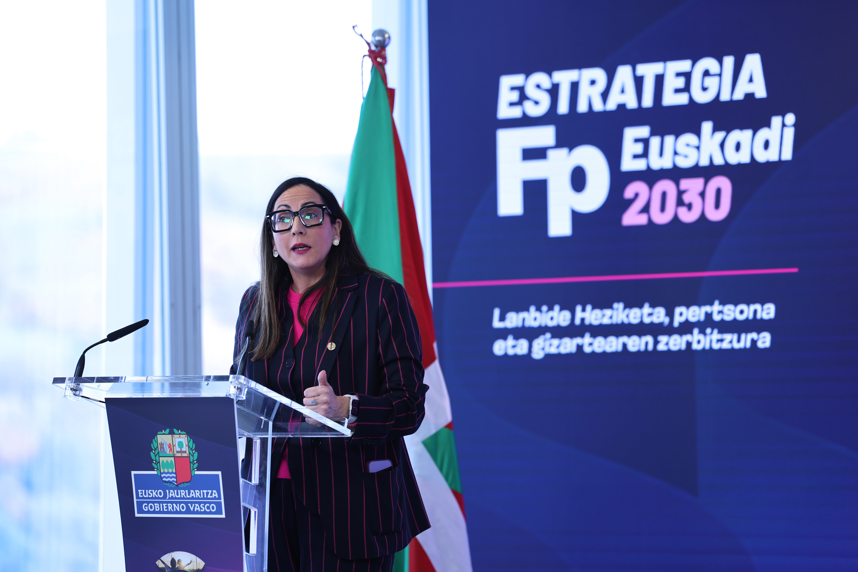 Begoña Pedrosa Eusko Jaurlaritzako Hezkuntza sailburua gaur, Lanbide Heziketako plangintza berriaren aurkezpenean. OSKAR MATXIN EDESA / FOKU