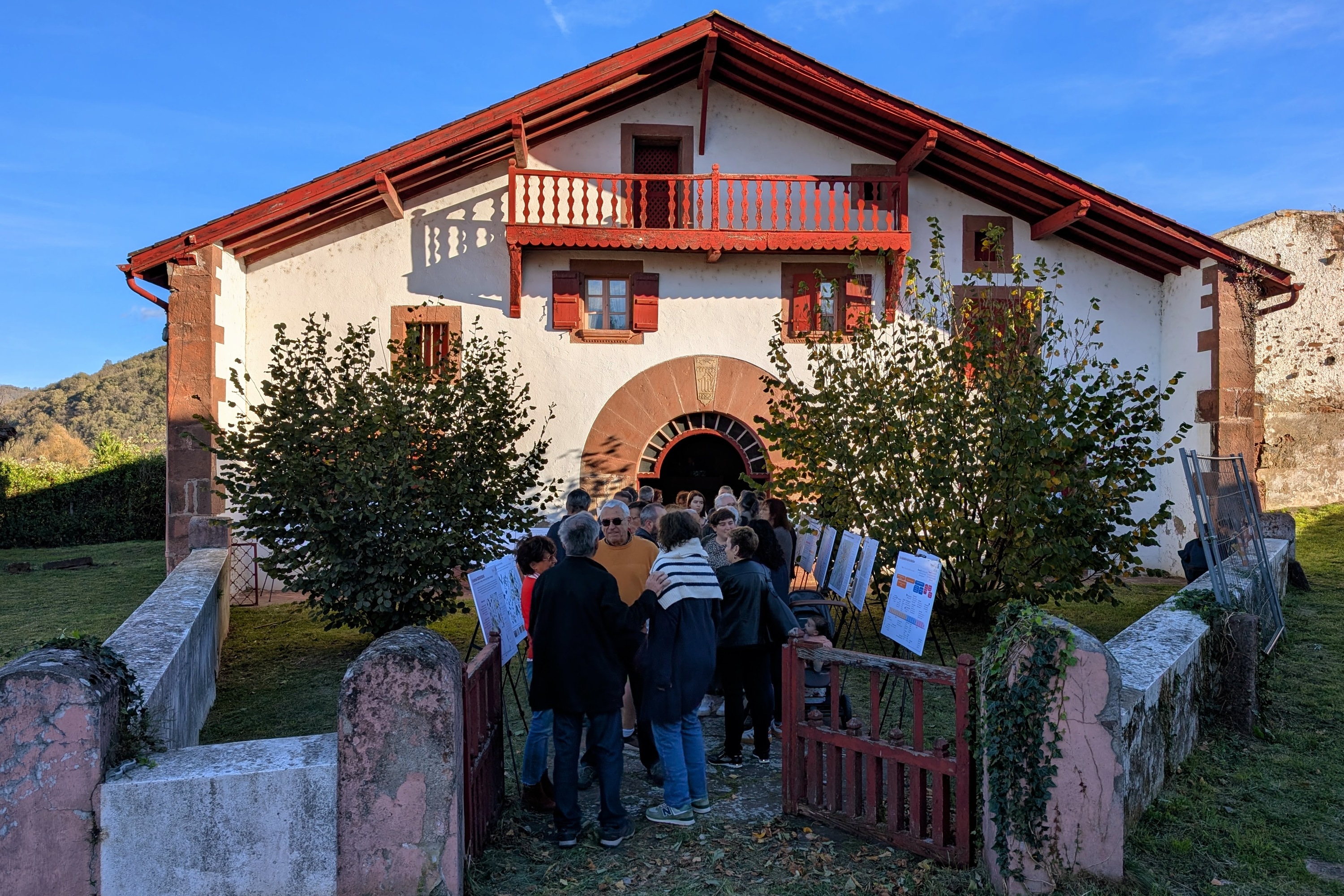 Azkarateko Edabeen Etxea, herritarrei aurkeztean, iaz. TEQUIO