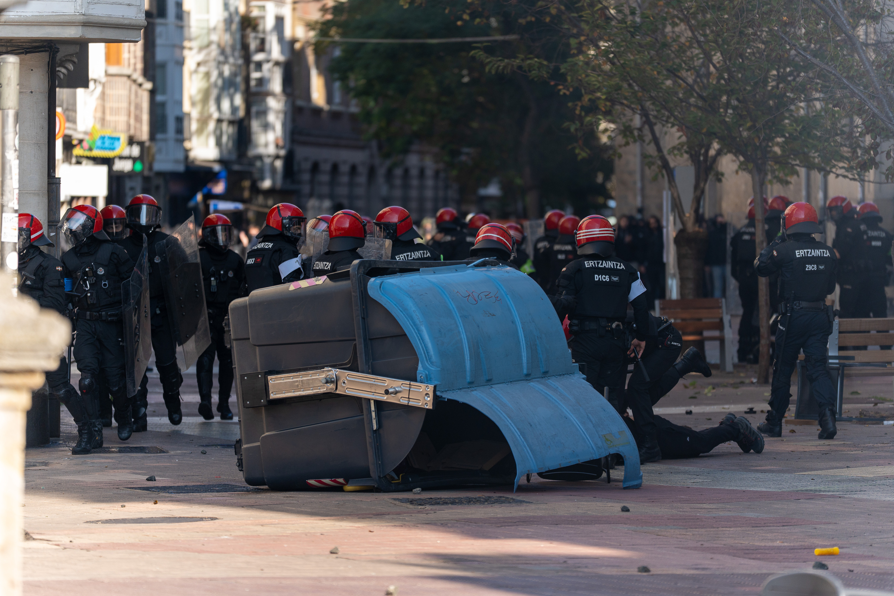 Ertzainak, urriaren 12an, Gasteizen. AITOR KARASATORRE / FOKU