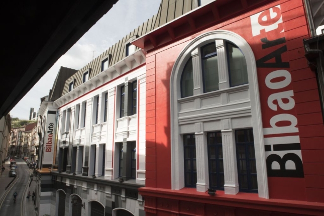 BilboArtek Urazurrutia kalean duen eraikinaren irudi bat. BERRIA