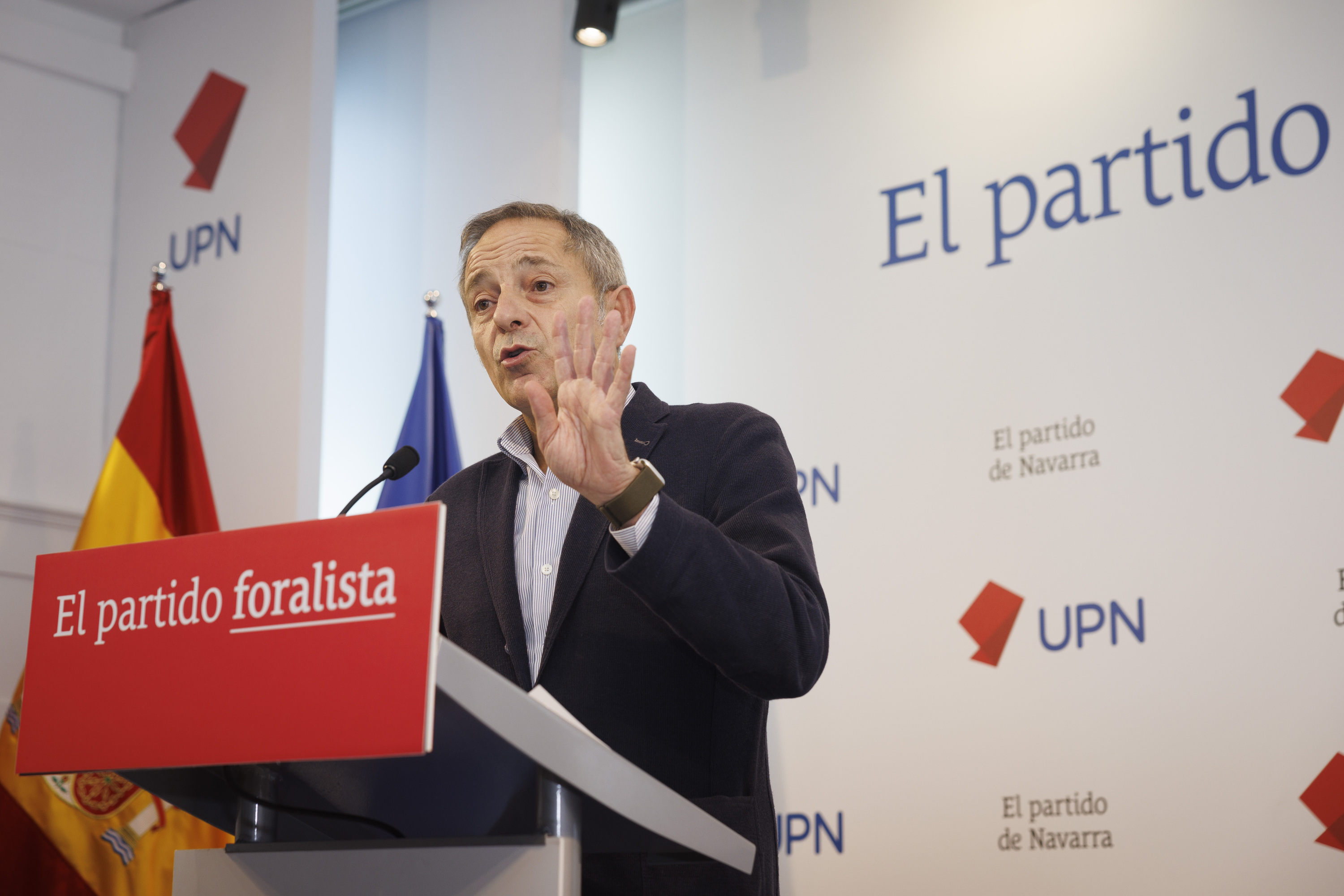 Juan Luis Sanchez de Muniain, gaur arratsaldean, UPNren Iruñeko egoitzan. VILLAR LOPEZ / EFE
