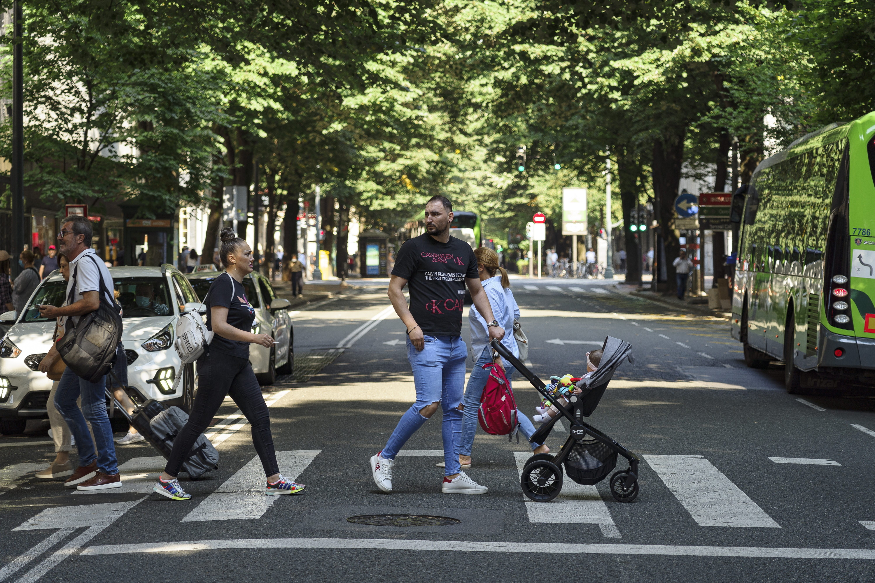 Jendea, Bilboko Kale Nagusian, artxiboko irudi batean. ARITZ LOIOLA / FOKU