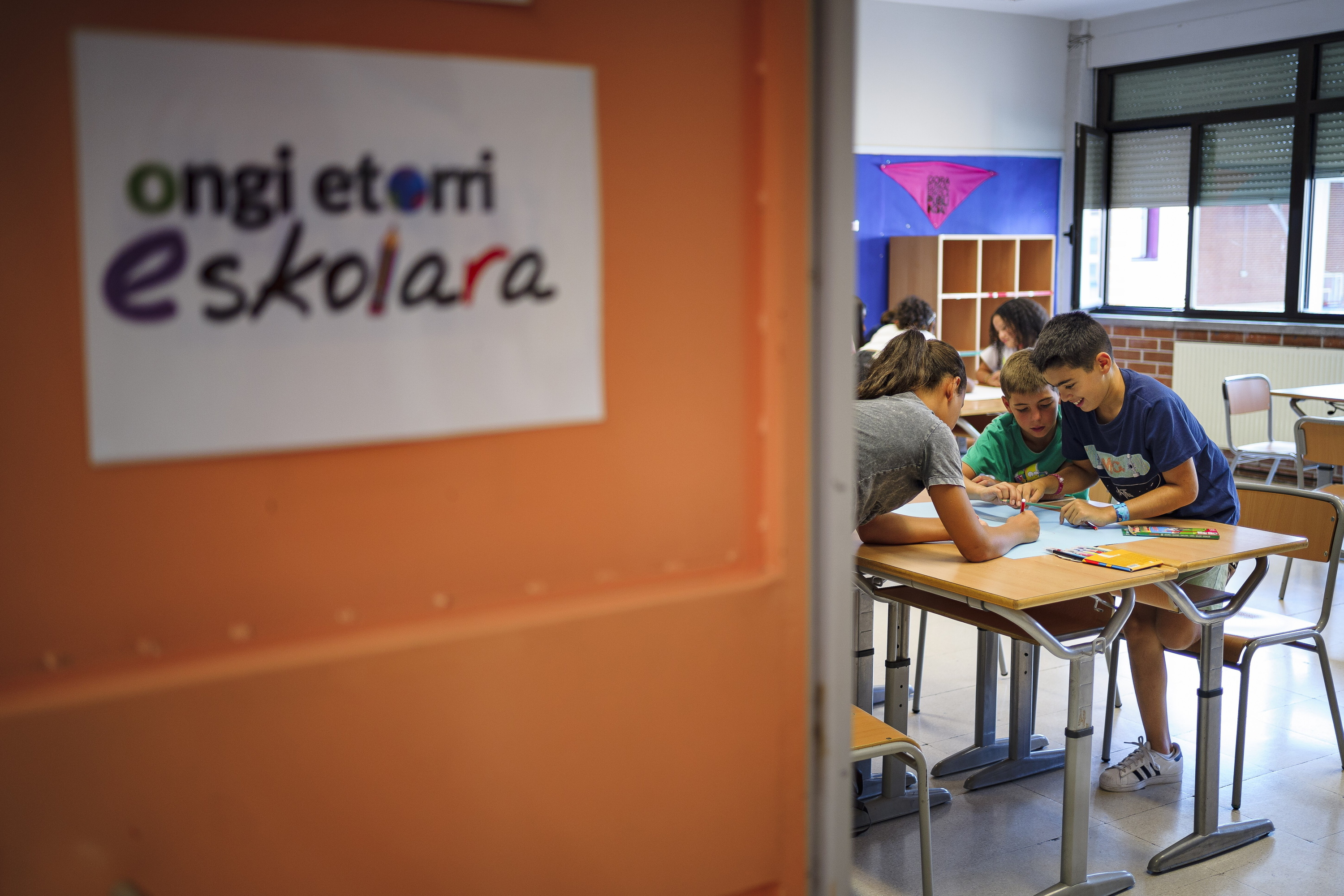 Haur batzuk Leioako eskola batean, artxiboko irudi batean. ARITZ LOIOLA / FOKU