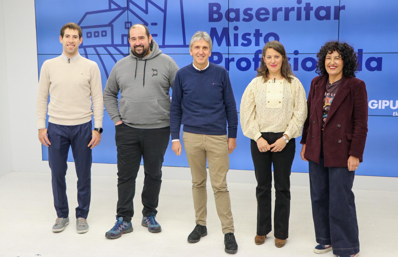 Baserritar Misto Profesionala programa aurkezteko agerraldia, atzo, Donostian. GIPUZKOAKO FORU ALDUNDIA