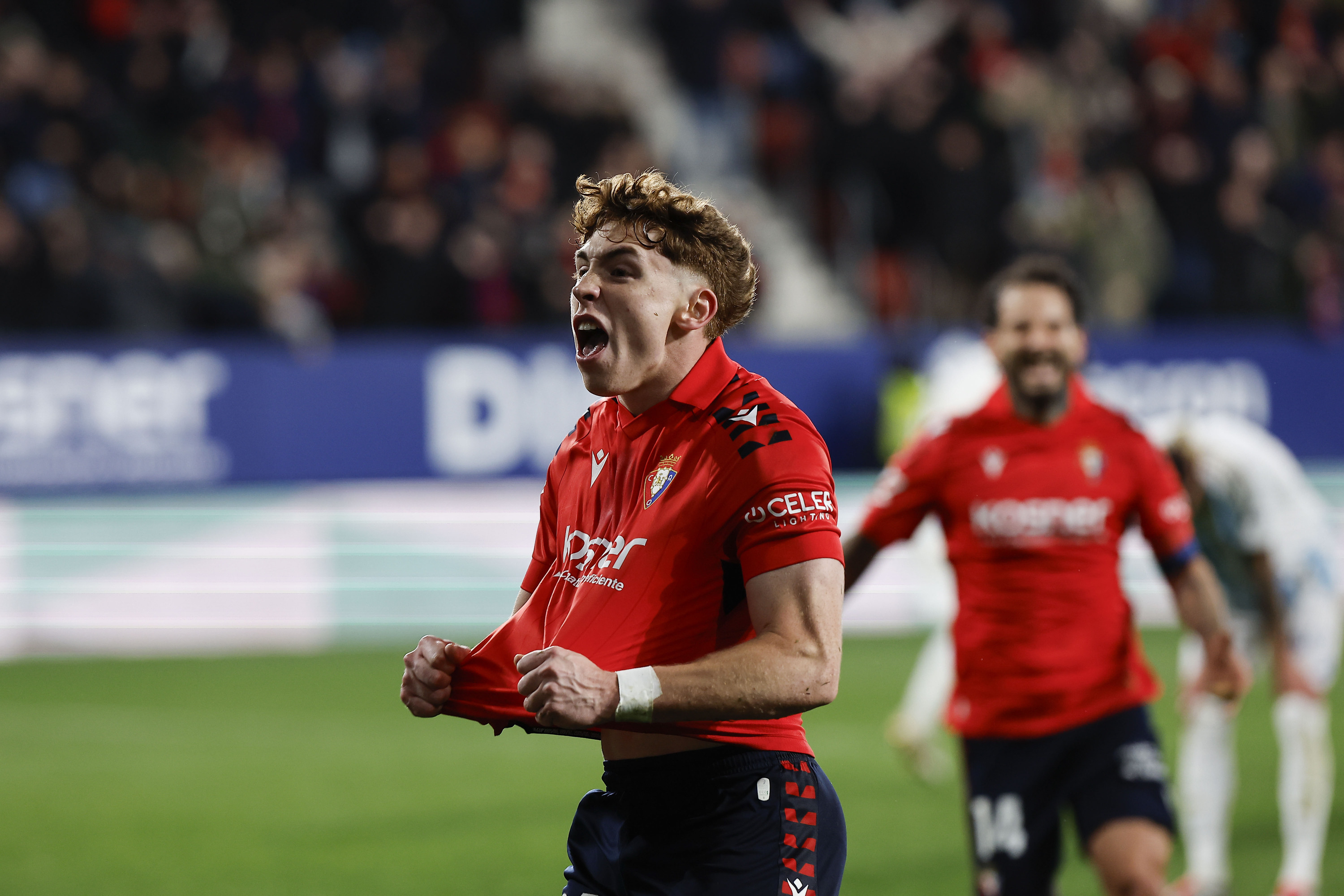 Osasunako Victor Muñoz, Oviedori sartutako gola ospatzen. VILLAR LOPEZ / EFE