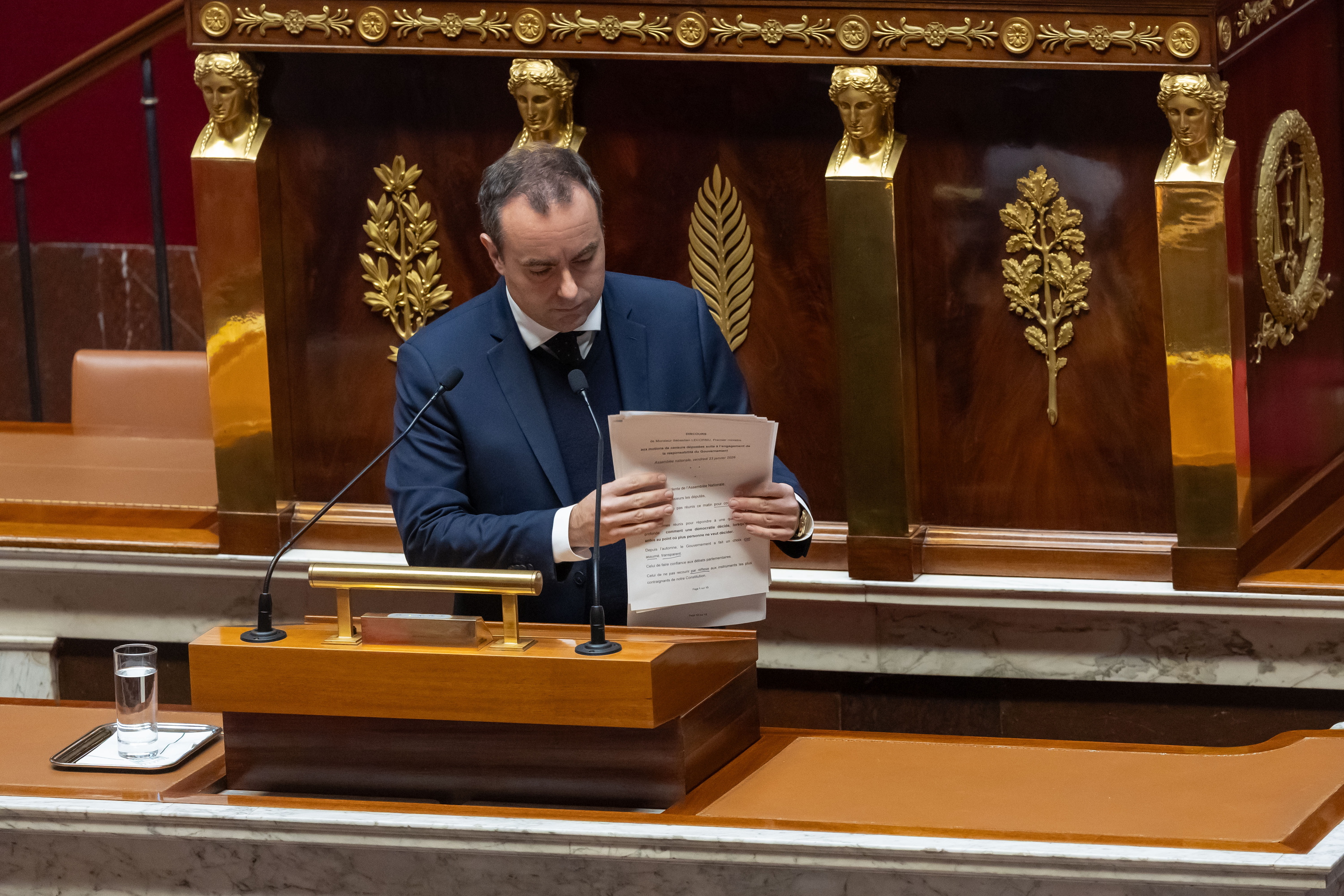 Sebastien Lecornu, gaur, Asanblea Nazionaleko bere mintzaldian. CHRISTOPHE PETIT TESSON / EFE