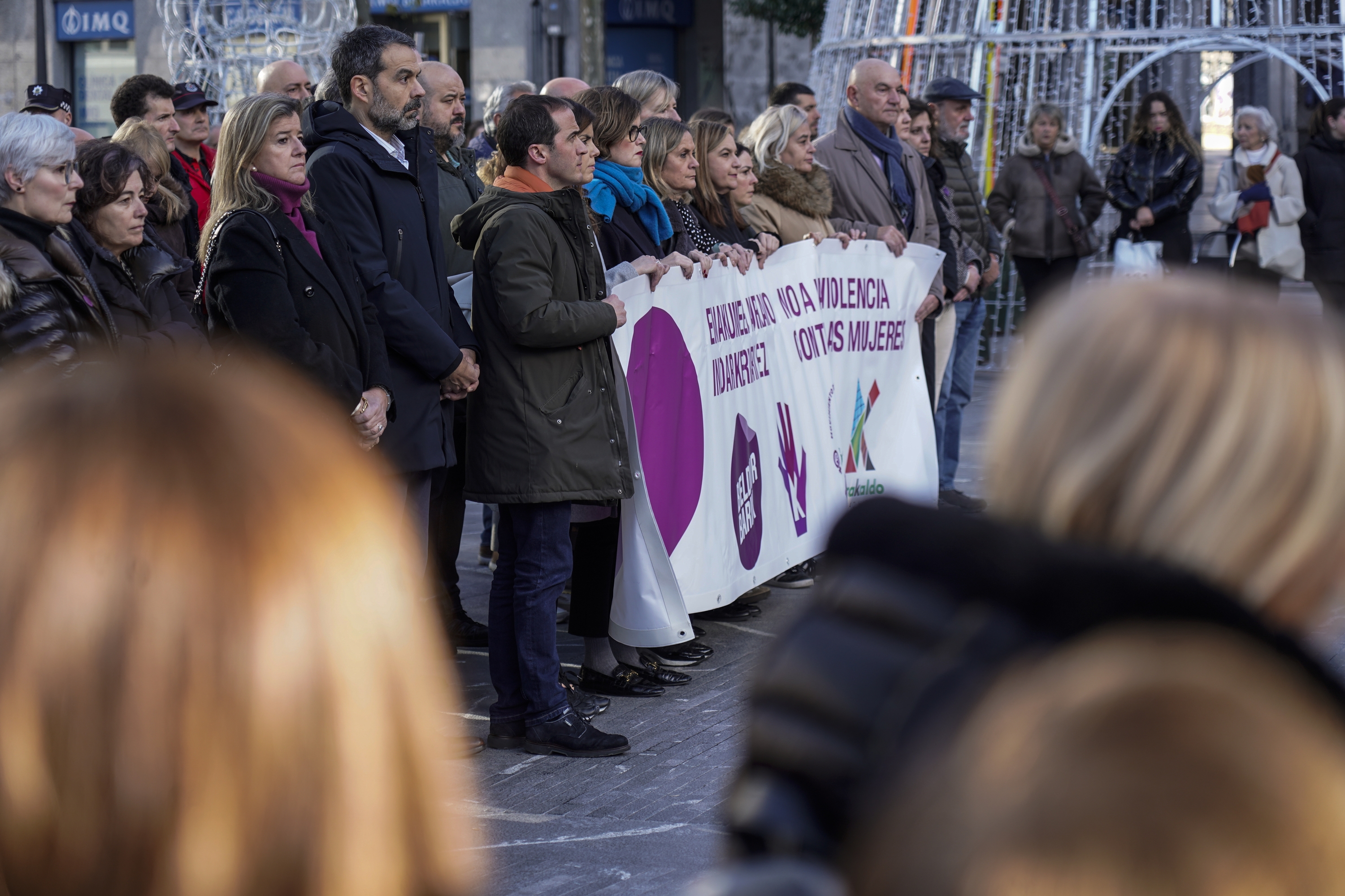 Abenduan Barakaldon egindako elkarretaratzea, herri horretan bortxaz hildako emakumearen kasua salatzeko. MARISOL RAMIREZ / FOKU