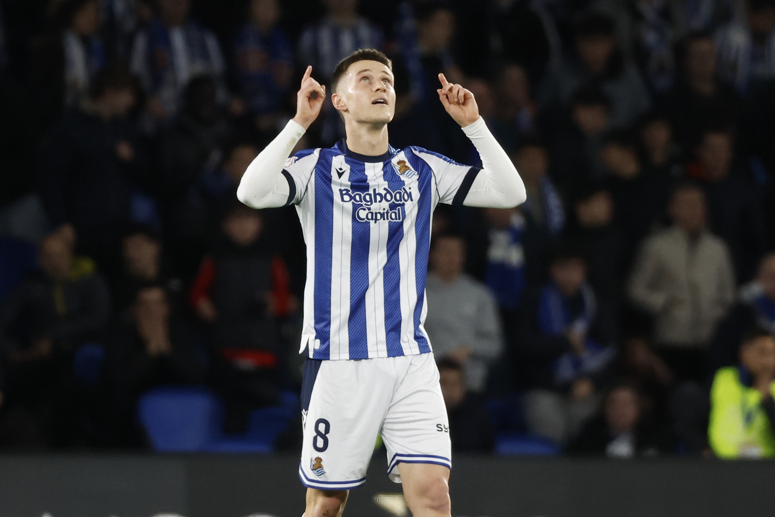 Beñat Turrientes Realeko jokalaria Osasunari Kopan sartutako gola ospatzen. JAVIER ETXEZARRETA / EFE