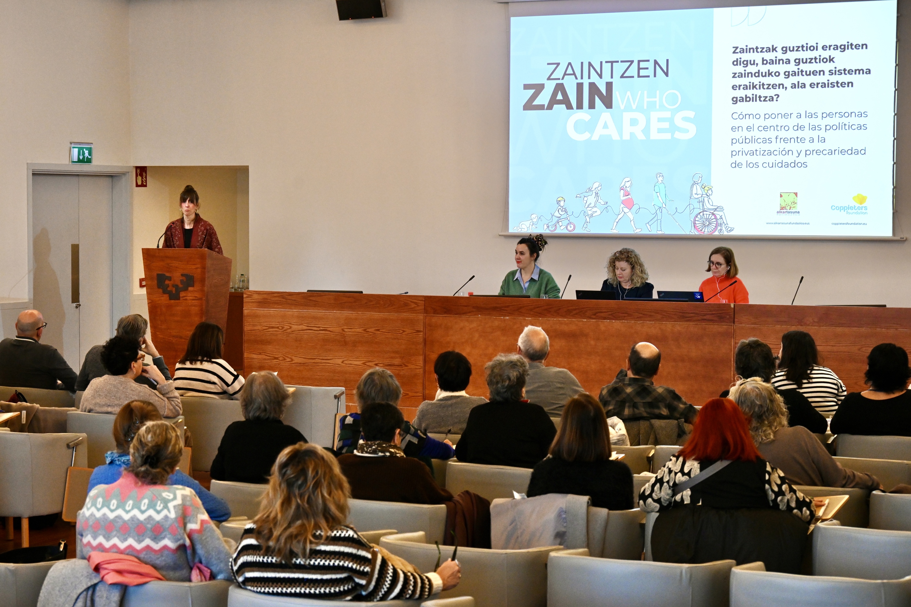 'Zaintzen zain' jardunaldia, gaur, Bizkaia aretoan. MIKEL MARTINEZ DE TRESPUENTES / FOKU 