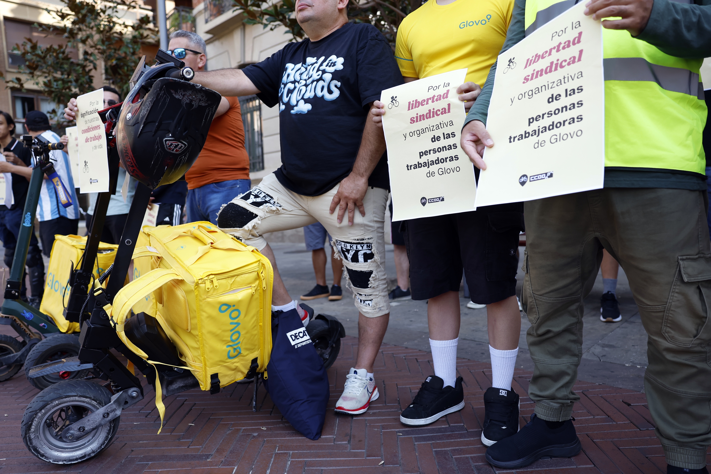 Glovoko banatzaileen protesta bat Iruñean, uztailean. JESUS DIGES / EFE