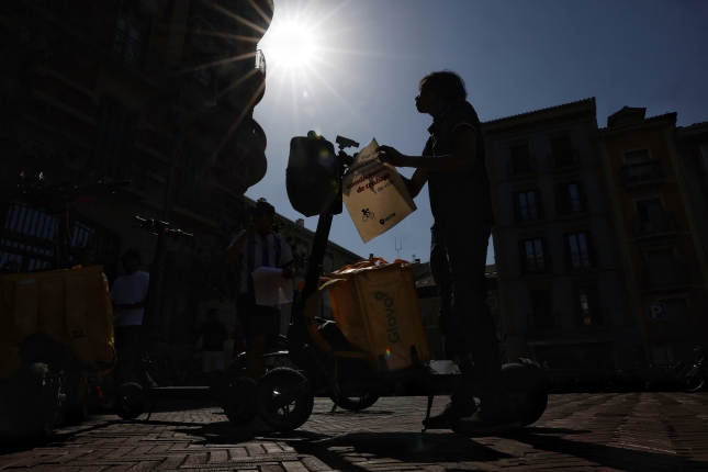 'Rider' bat Iruñean. Han eratu dute Glovoko lehen langile batzordea. JESUS DIGES / EFE