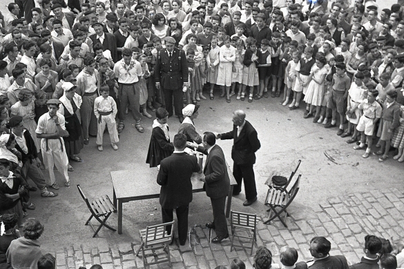 Jantzi tradizionalak nagusi. EZEZAGUNA